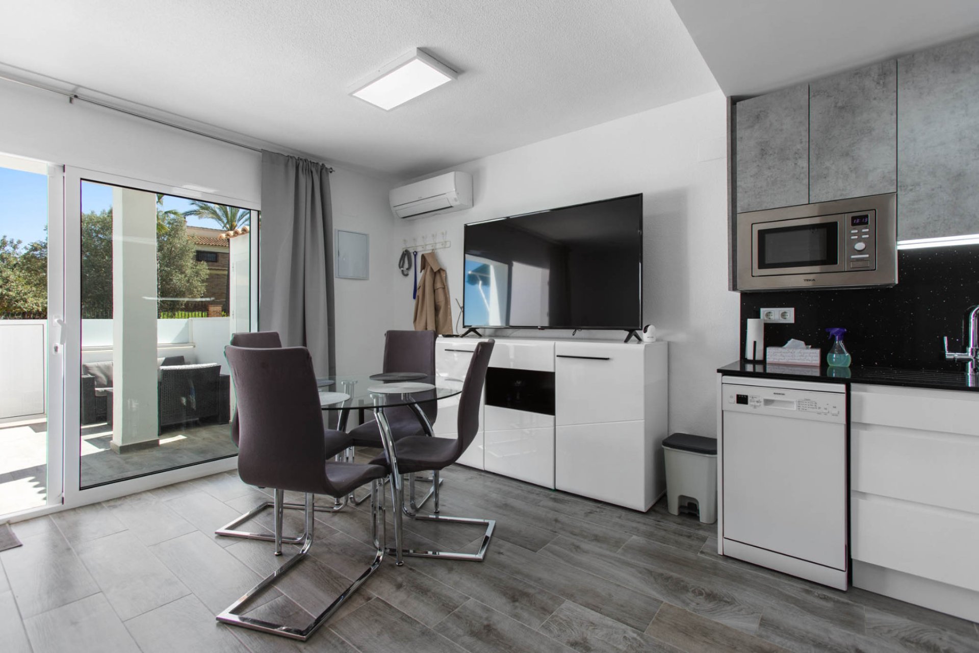 Resale - Apartment -
Torrevieja - Lago jardin