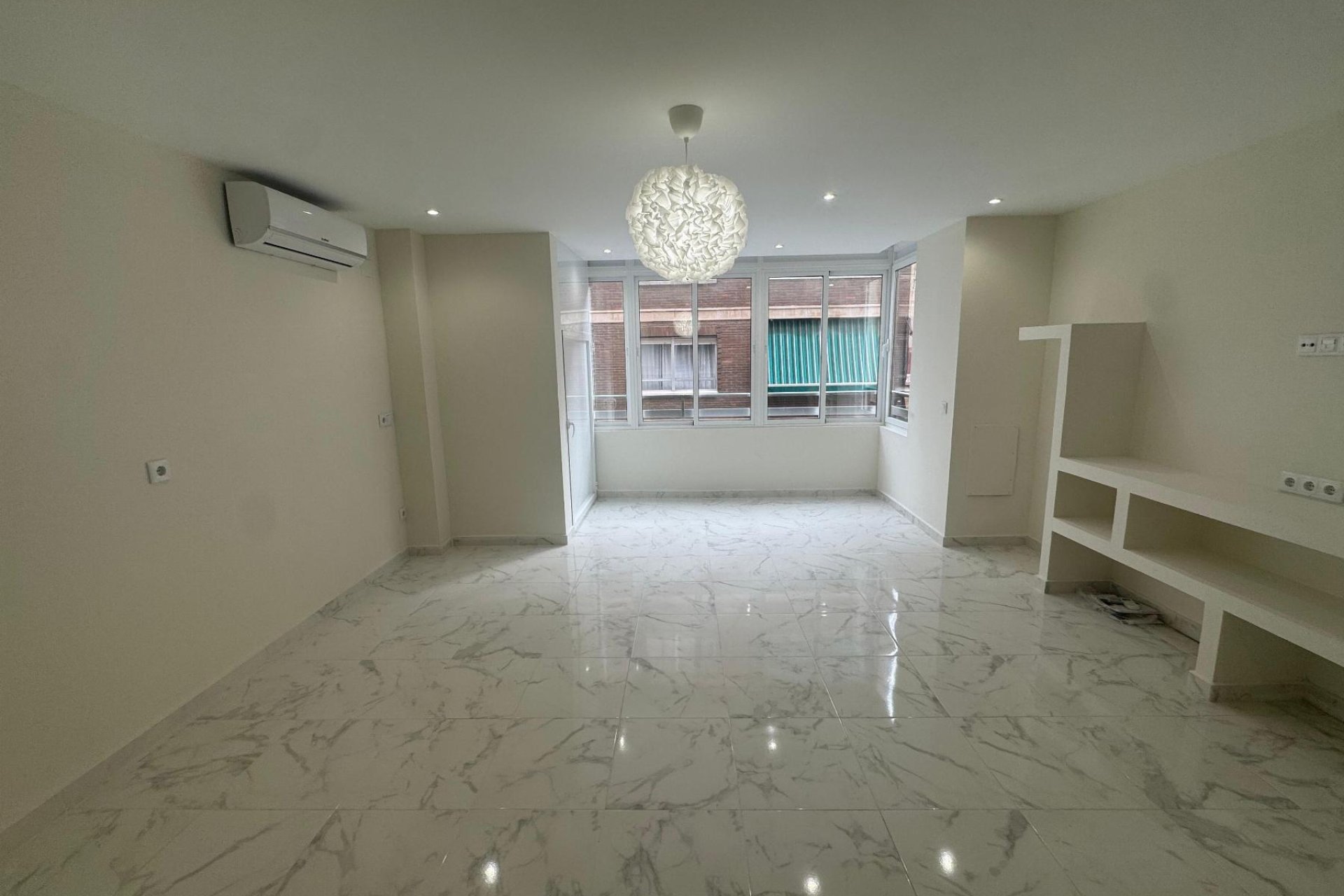 Resale - Apartment -
Torrevieja - Muelle Pesquero