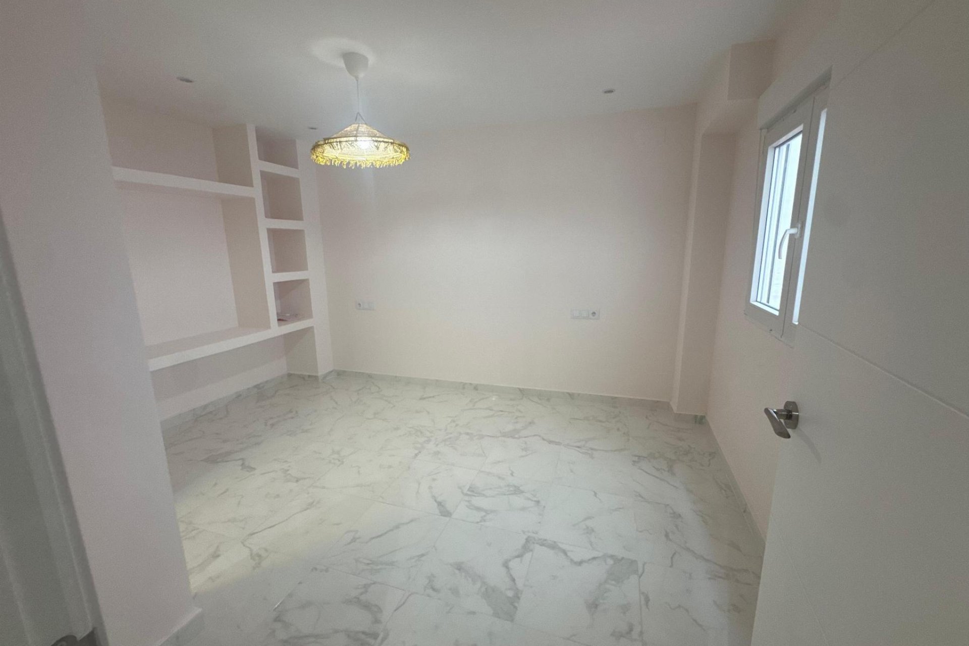 Resale - Apartment -
Torrevieja - Muelle Pesquero