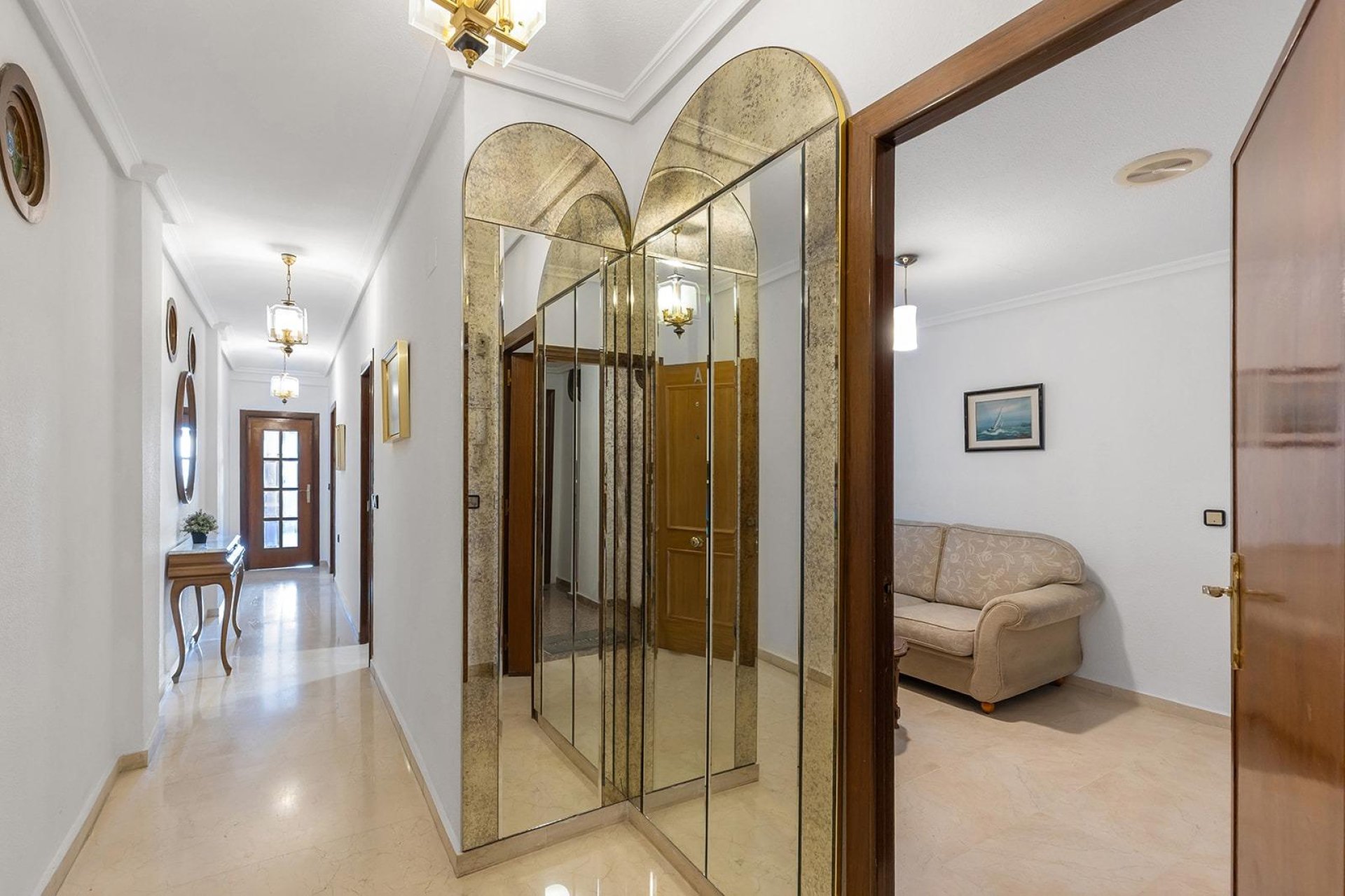 Resale - Apartment -
Torrevieja - Paseo maritimo