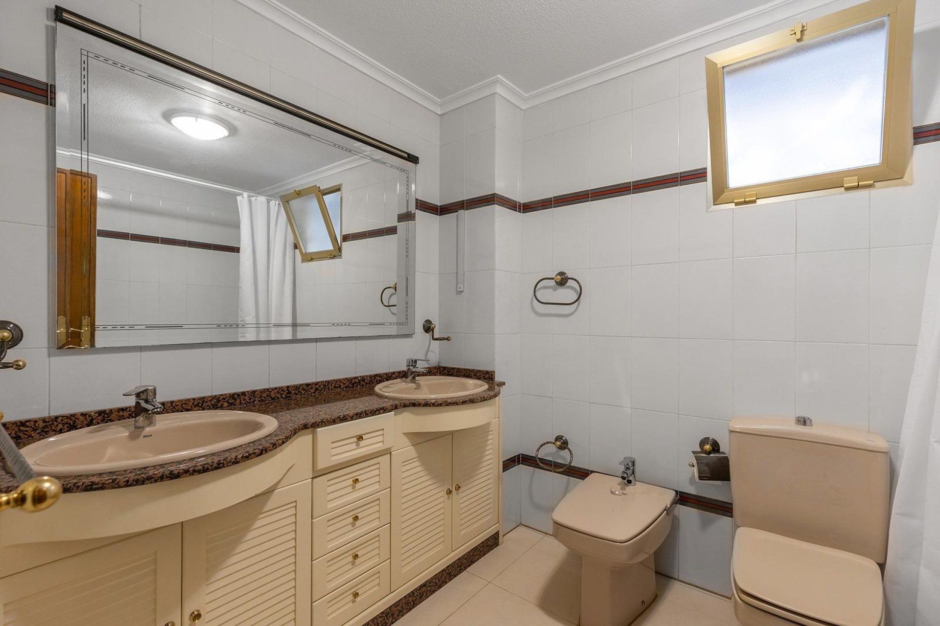 Resale - Apartment -
Torrevieja - Paseo maritimo