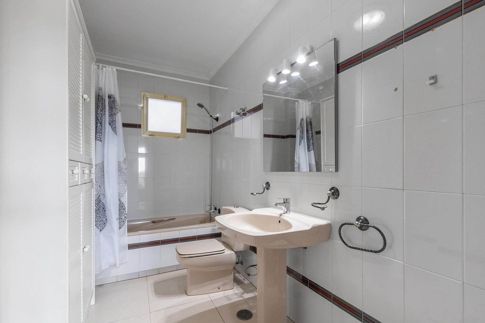 Resale - Apartment -
Torrevieja - Paseo maritimo