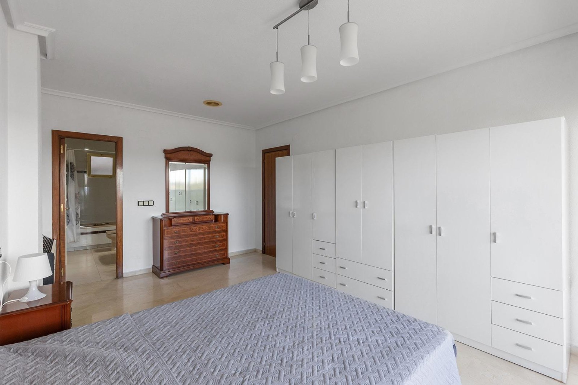 Resale - Apartment -
Torrevieja - Paseo maritimo