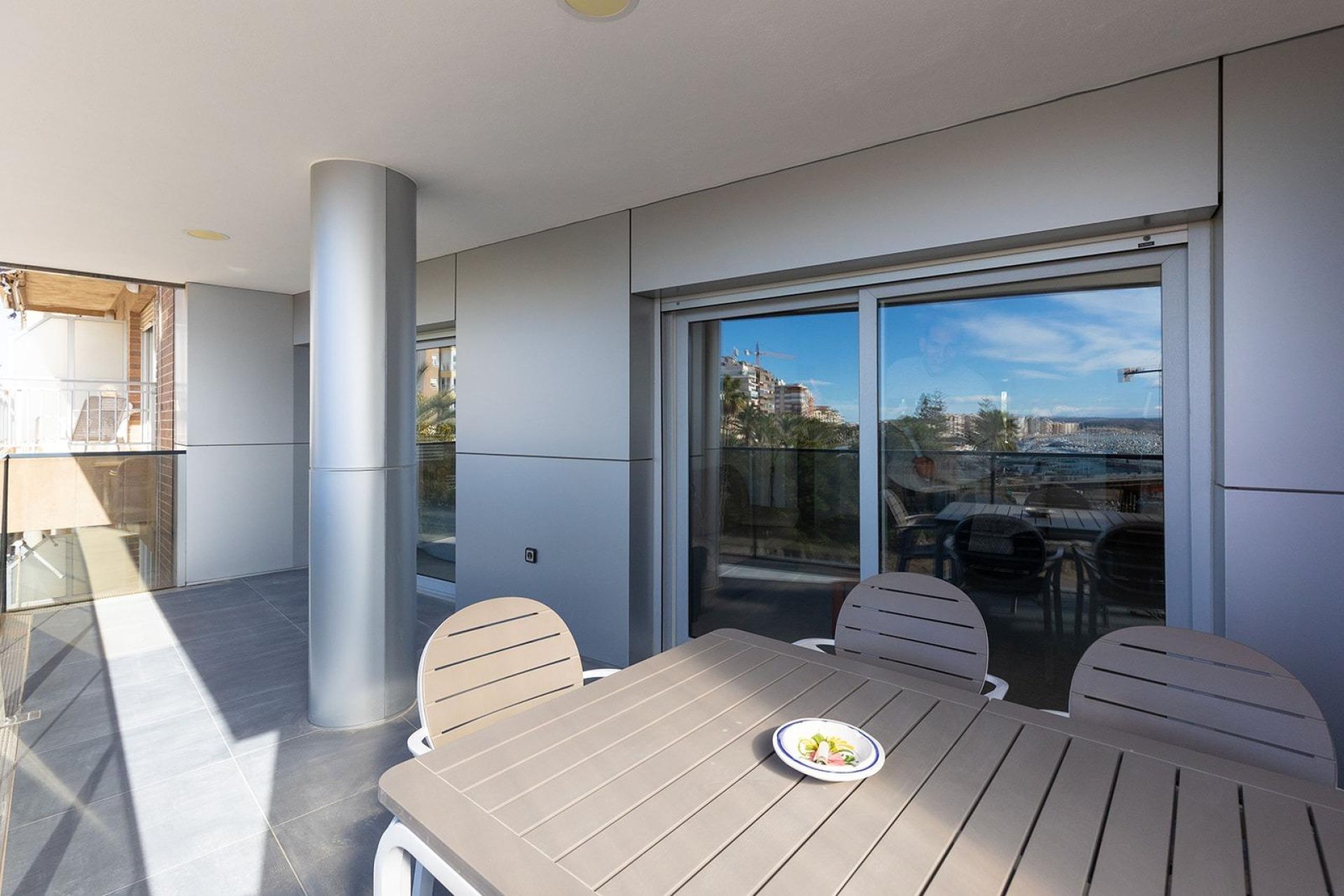 Resale - Apartment -
Torrevieja - Paseo maritimo