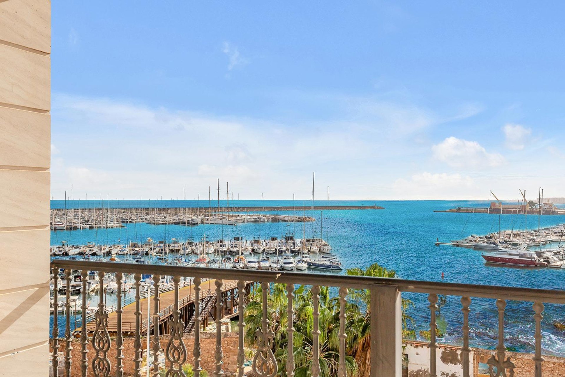 Resale - Apartment -
Torrevieja - Paseo maritimo