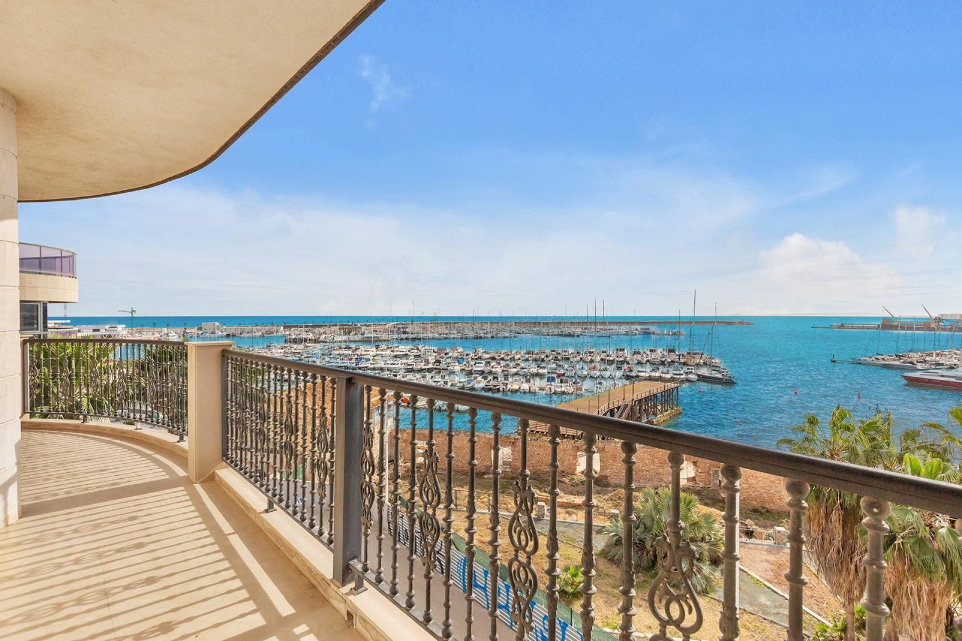 Resale - Apartment -
Torrevieja - Paseo maritimo