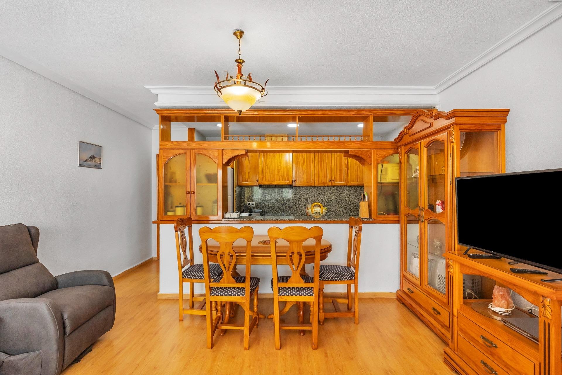 Resale - Apartment -
Torrevieja - Paseo maritimo