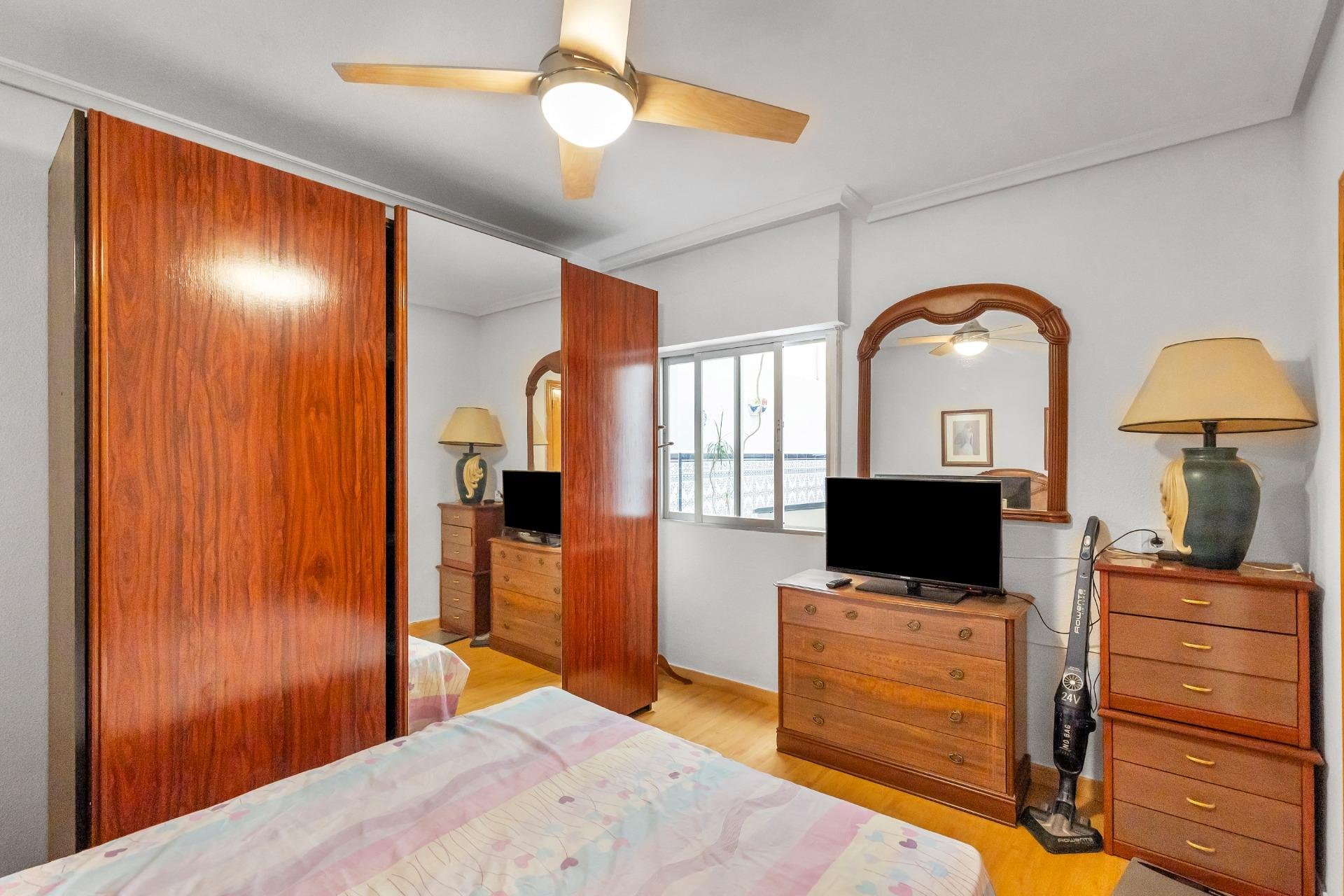 Resale - Apartment -
Torrevieja - Paseo maritimo
