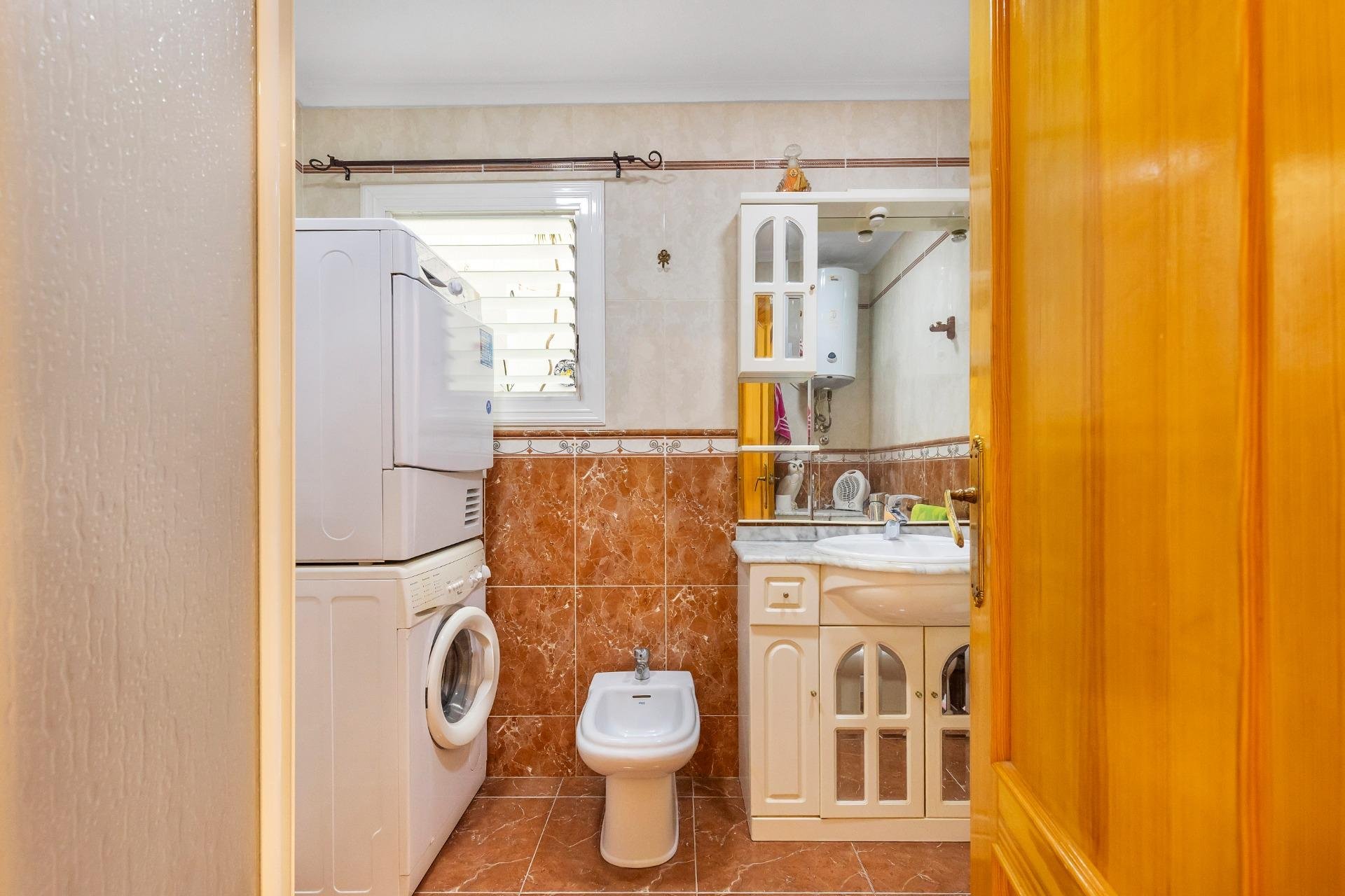 Resale - Apartment -
Torrevieja - Paseo maritimo