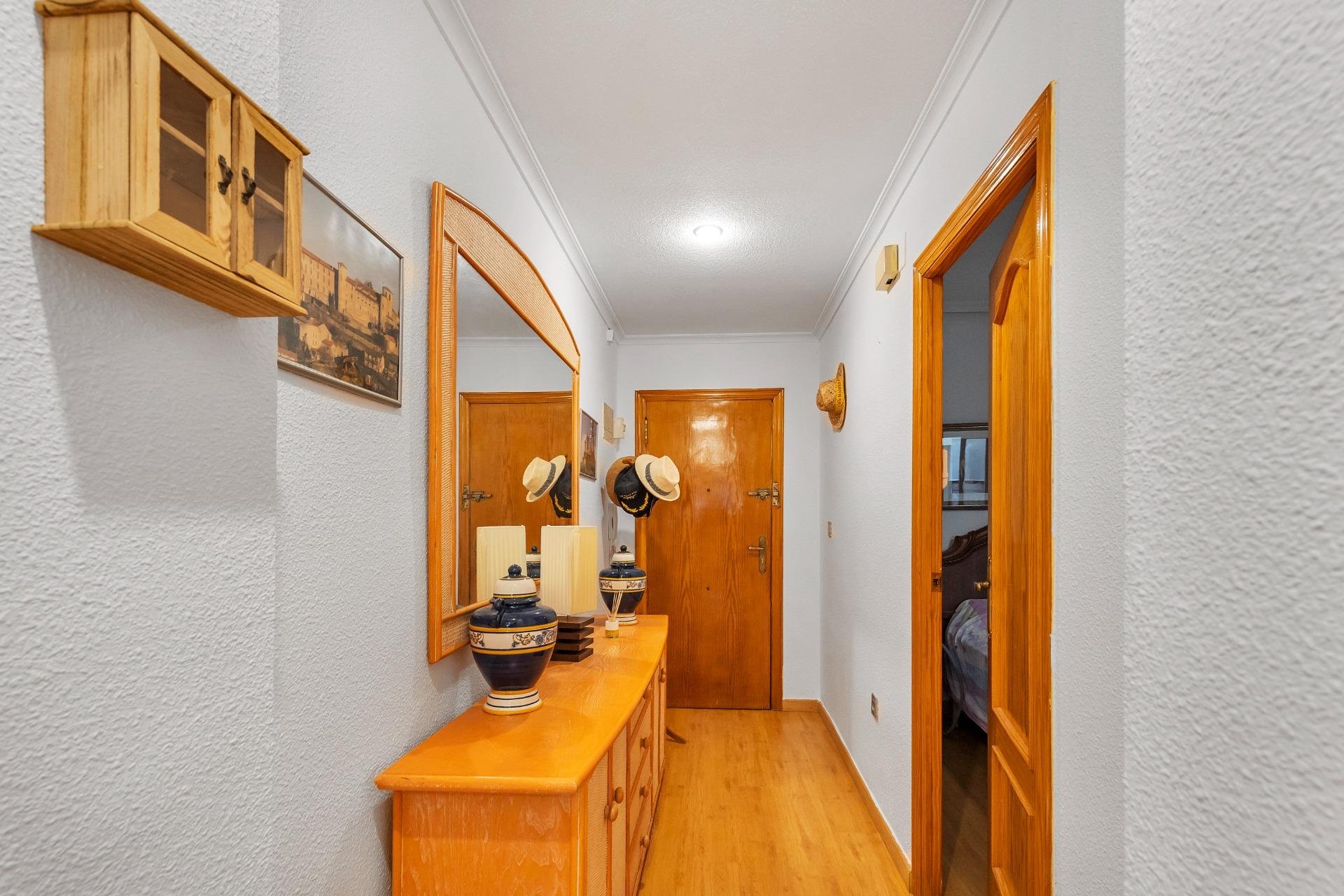 Resale - Apartment -
Torrevieja - Paseo maritimo