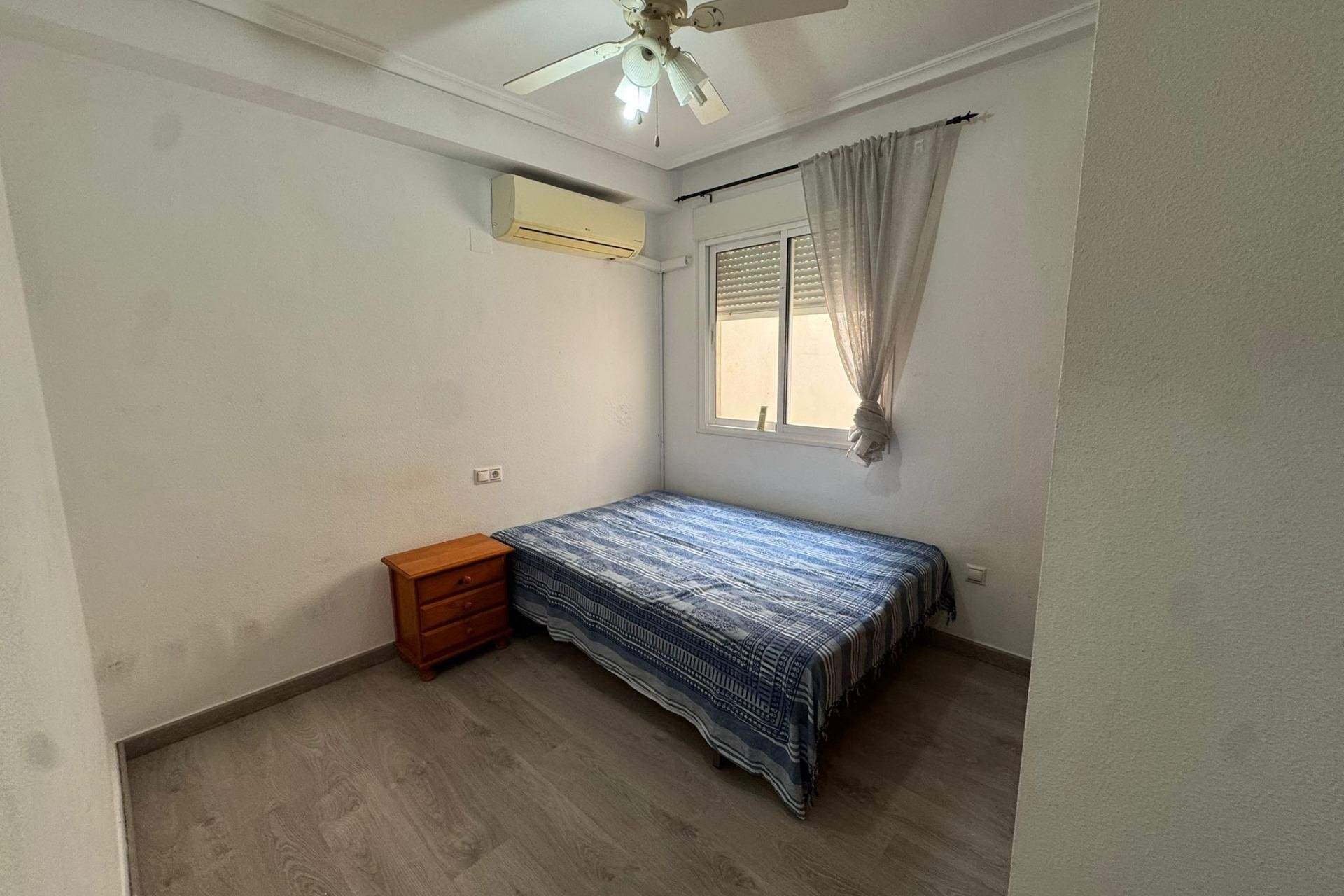 Resale - Apartment -
Torrevieja - Playa de los Locos