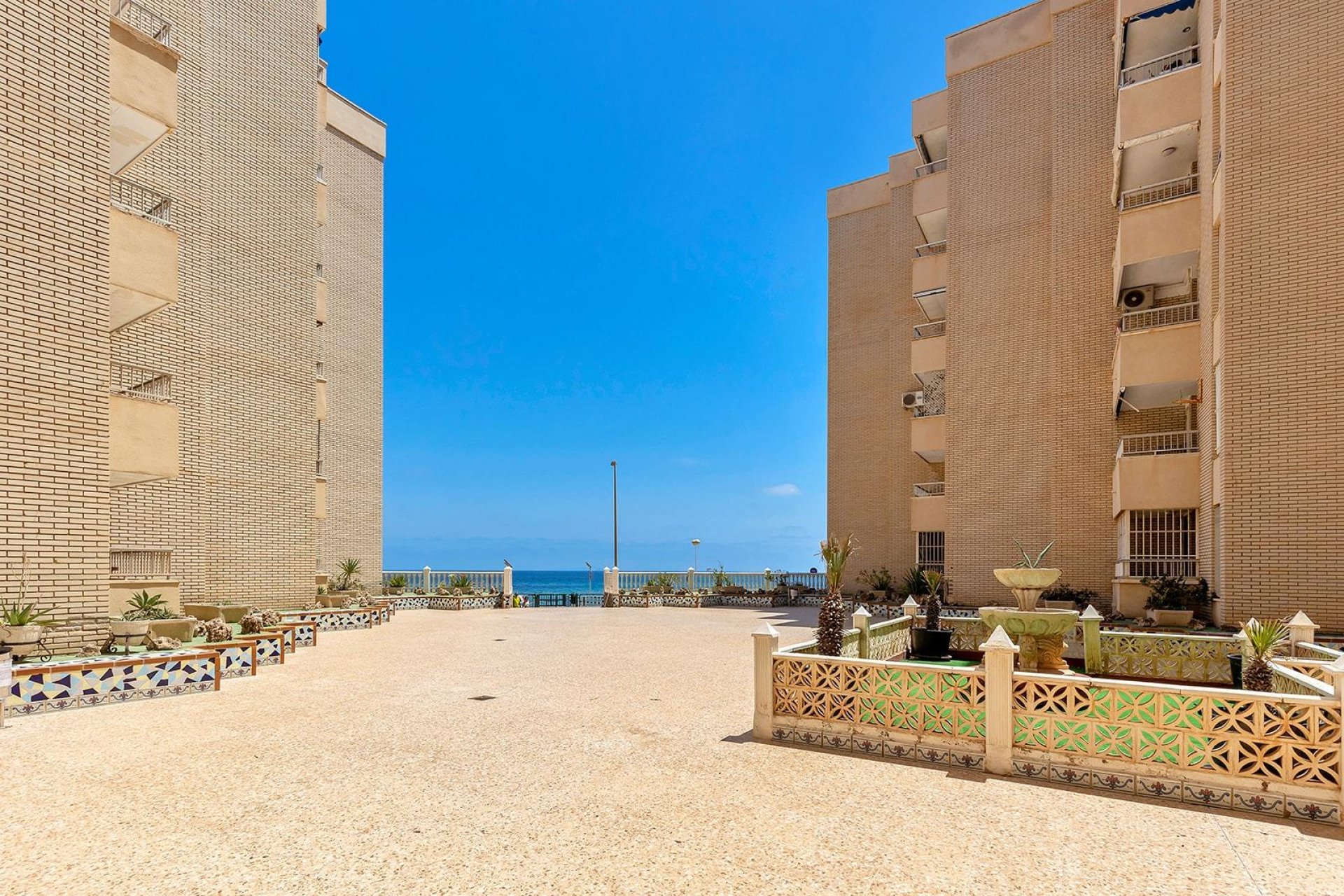 Resale - Apartment -
Torrevieja - Playa de los Locos