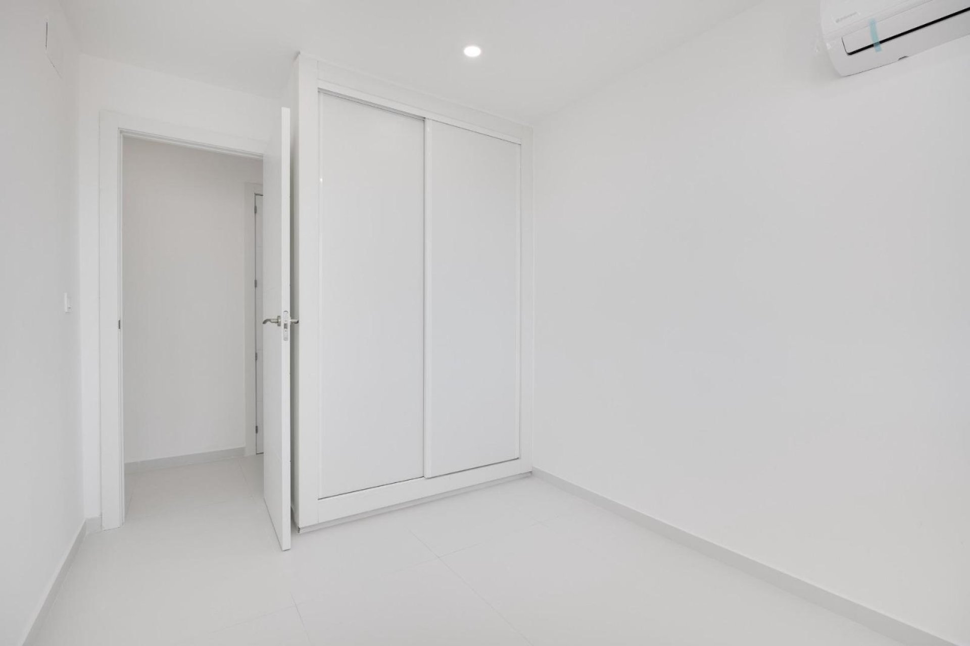 Resale - Apartment -
Torrevieja - Playa de los Naufragos