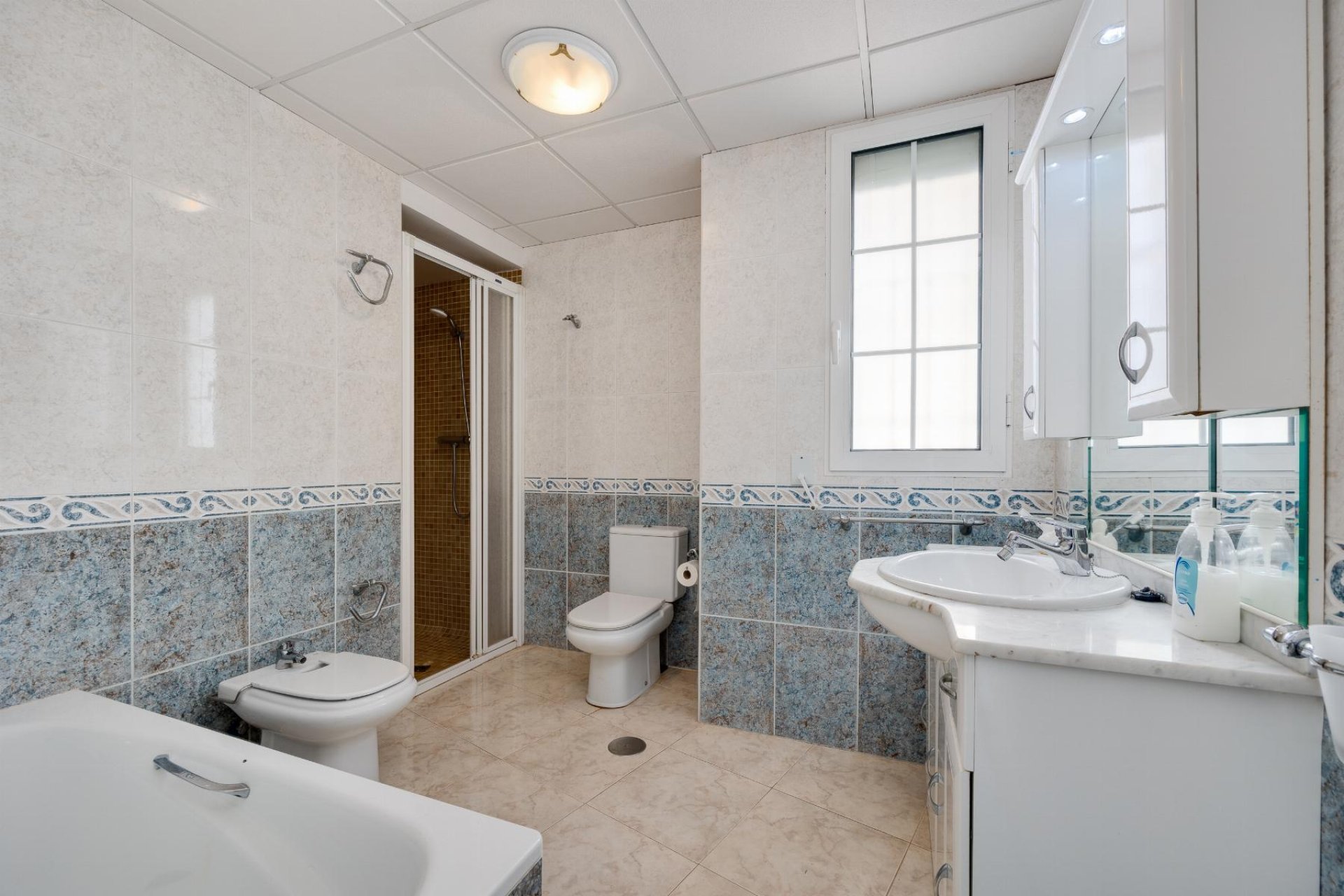 Resale - Apartment -
Torrevieja - Playa del Acequión