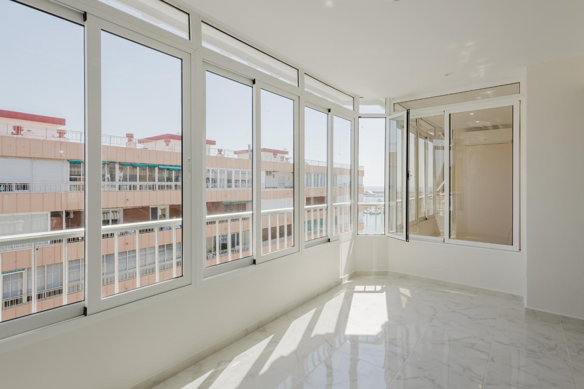 Resale - Apartment -
Torrevieja - Playa del Acequión