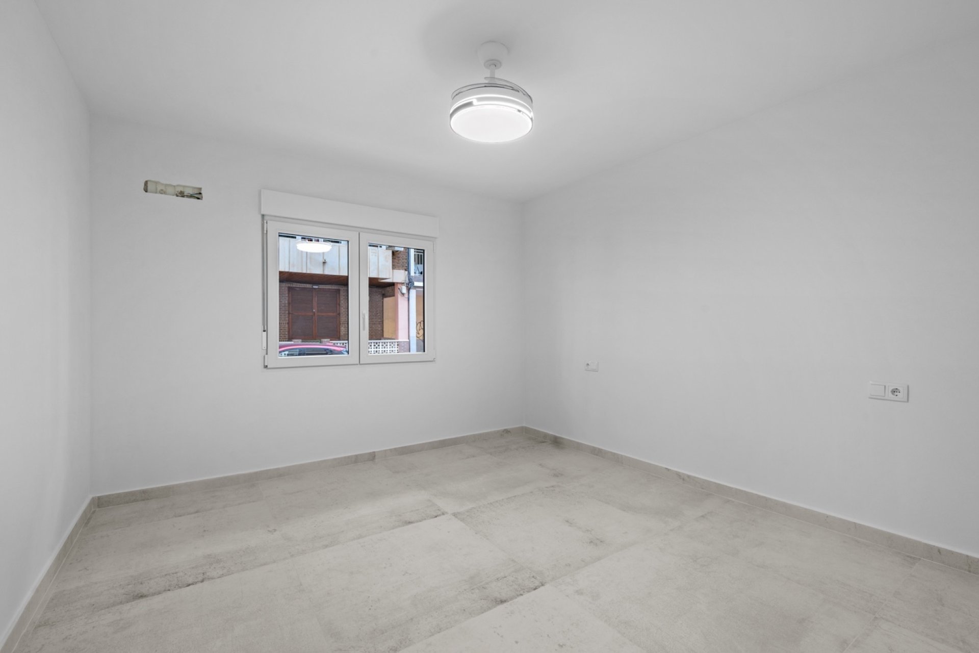 Resale - Apartment -
Torrevieja - Playa del Acequión