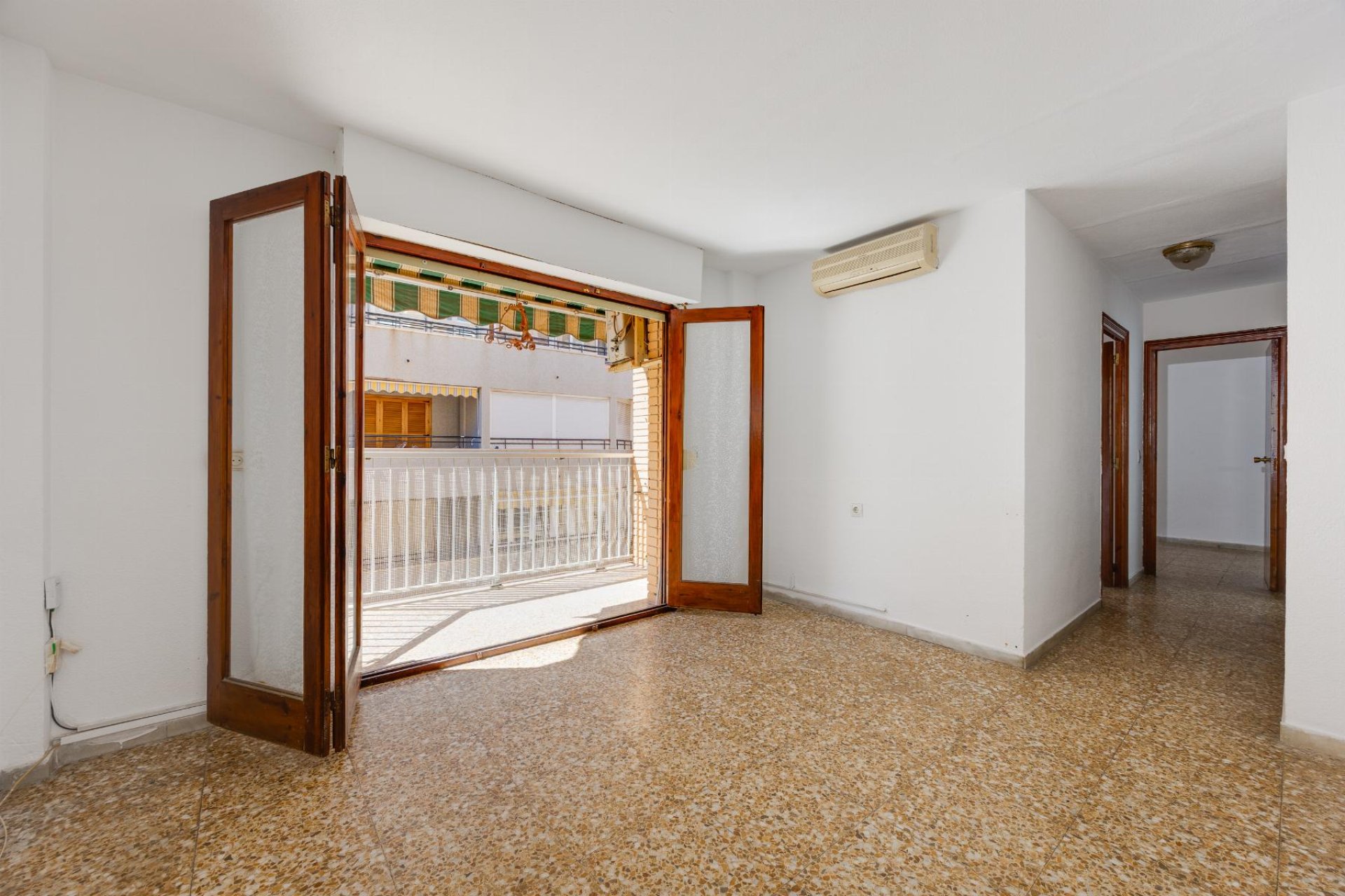 Resale - Apartment -
Torrevieja - Playa del Acequión