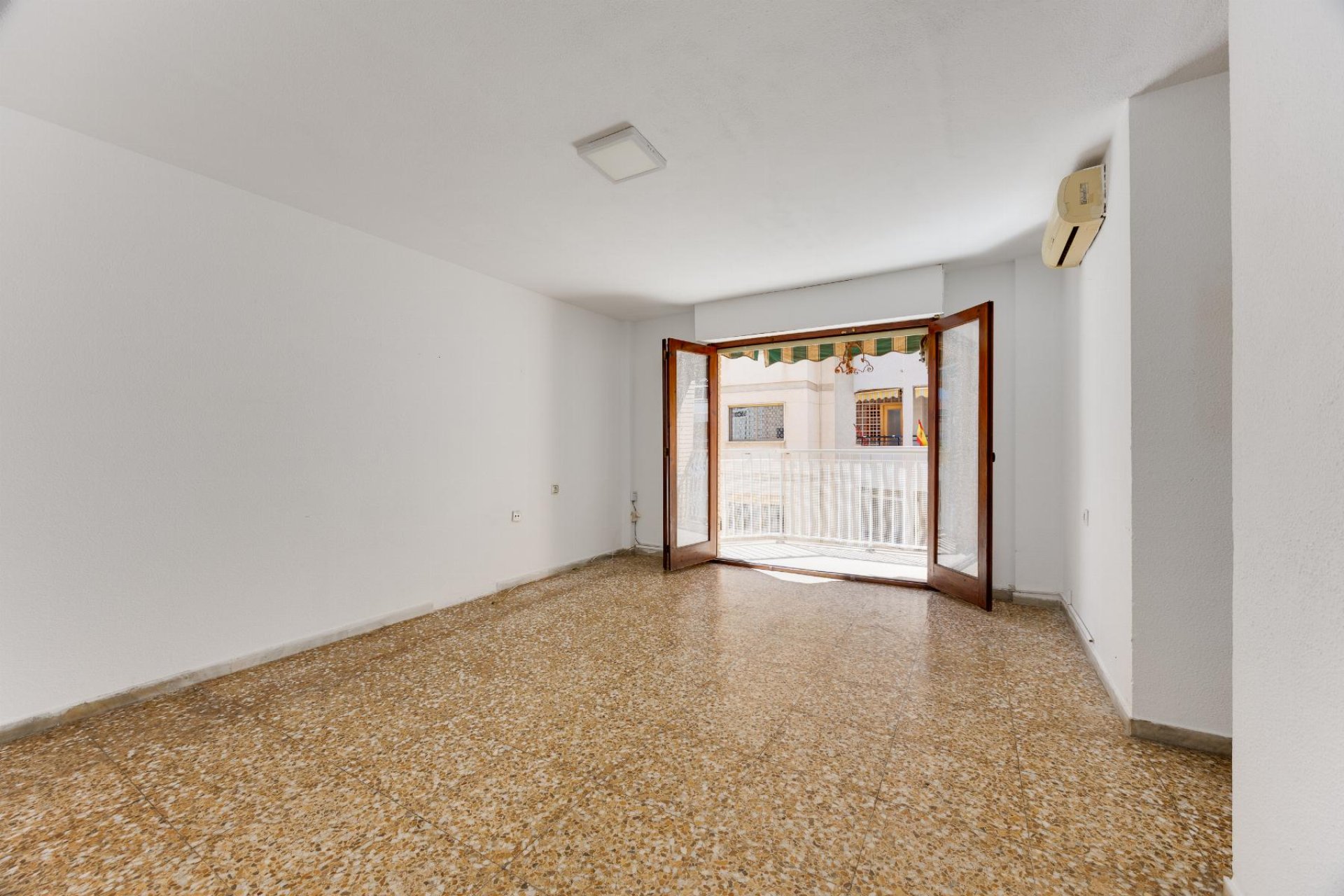 Resale - Apartment -
Torrevieja - Playa del Acequión