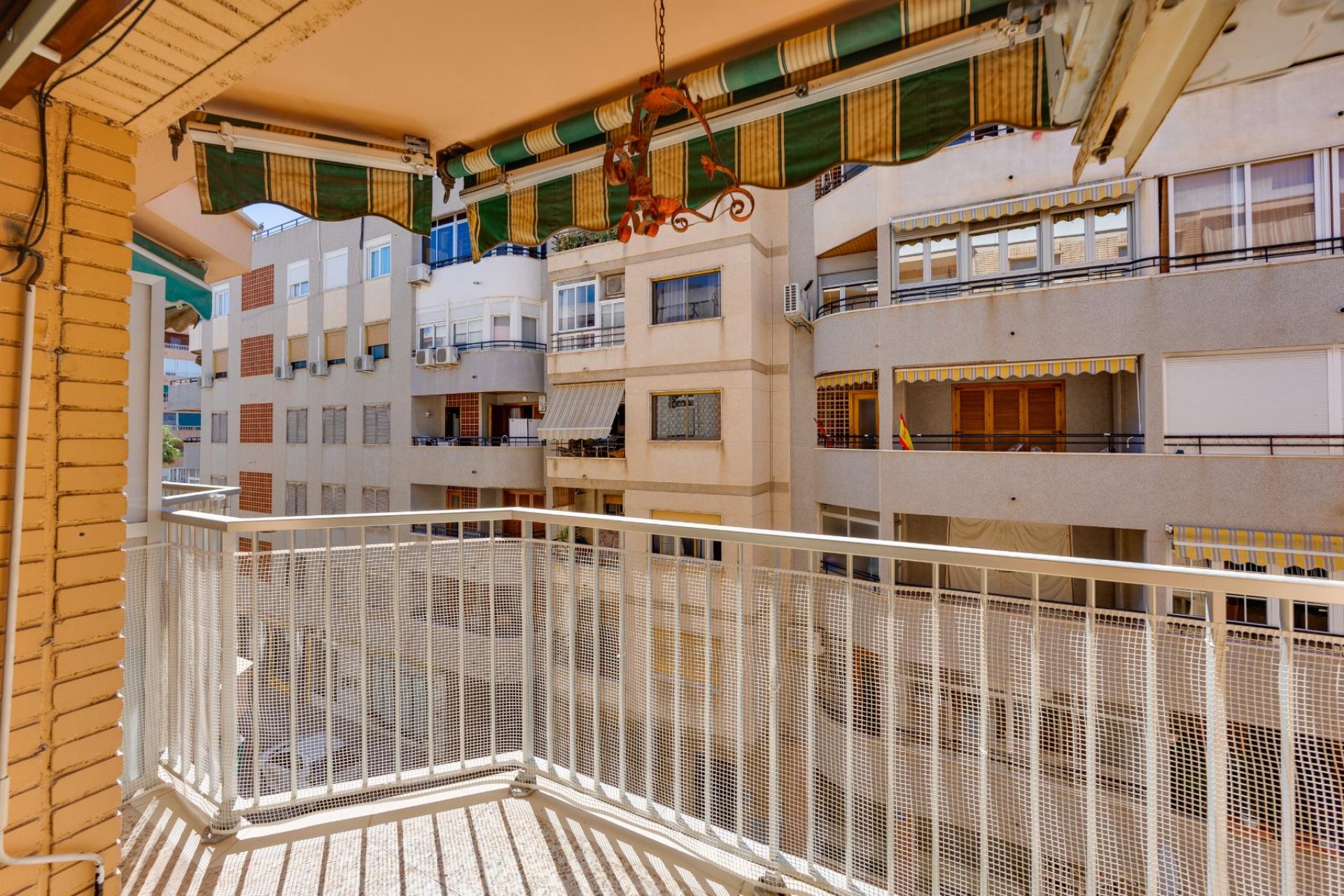 Resale - Apartment -
Torrevieja - Playa del Acequión