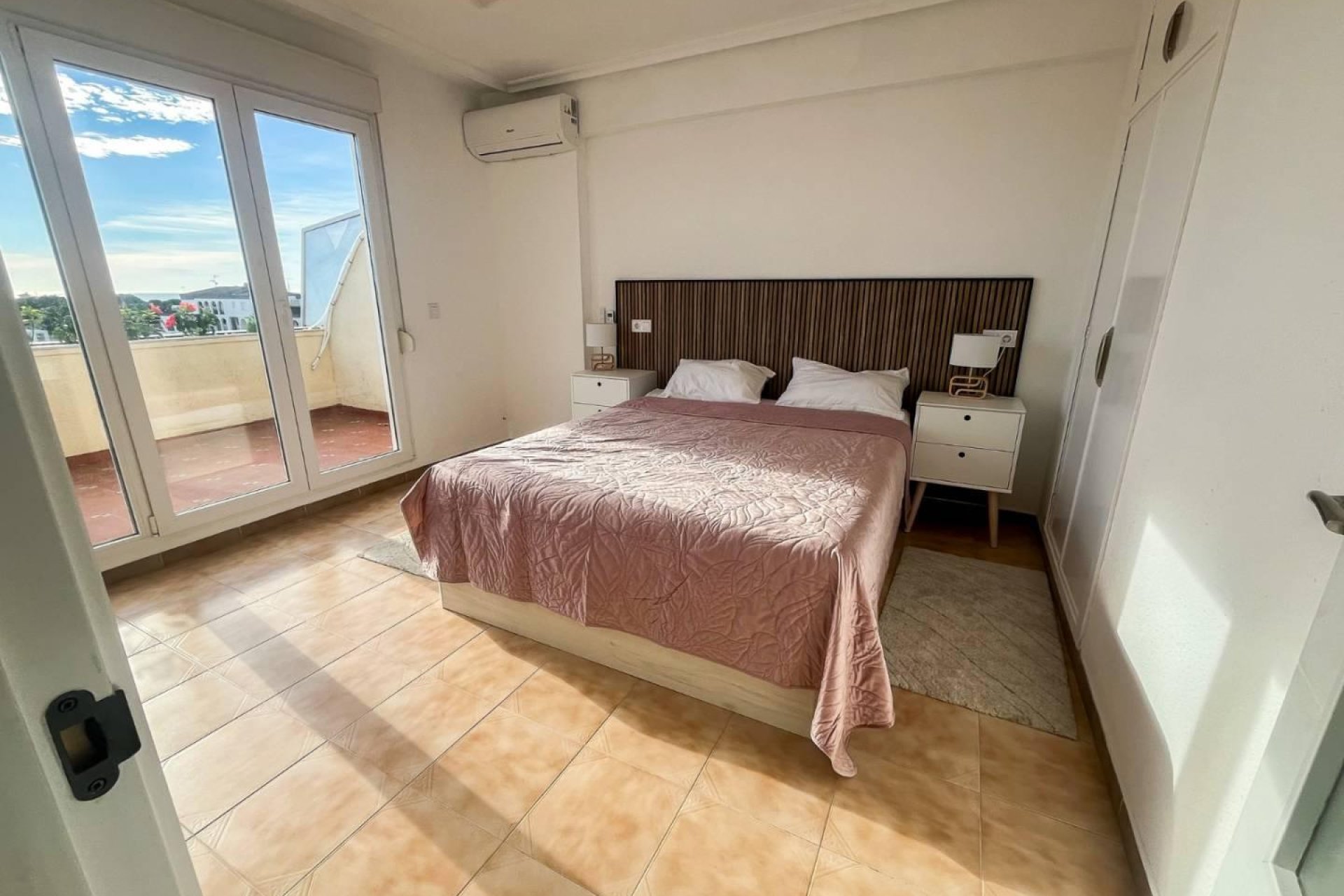 Resale - Apartment -
Torrevieja - Punta Prima