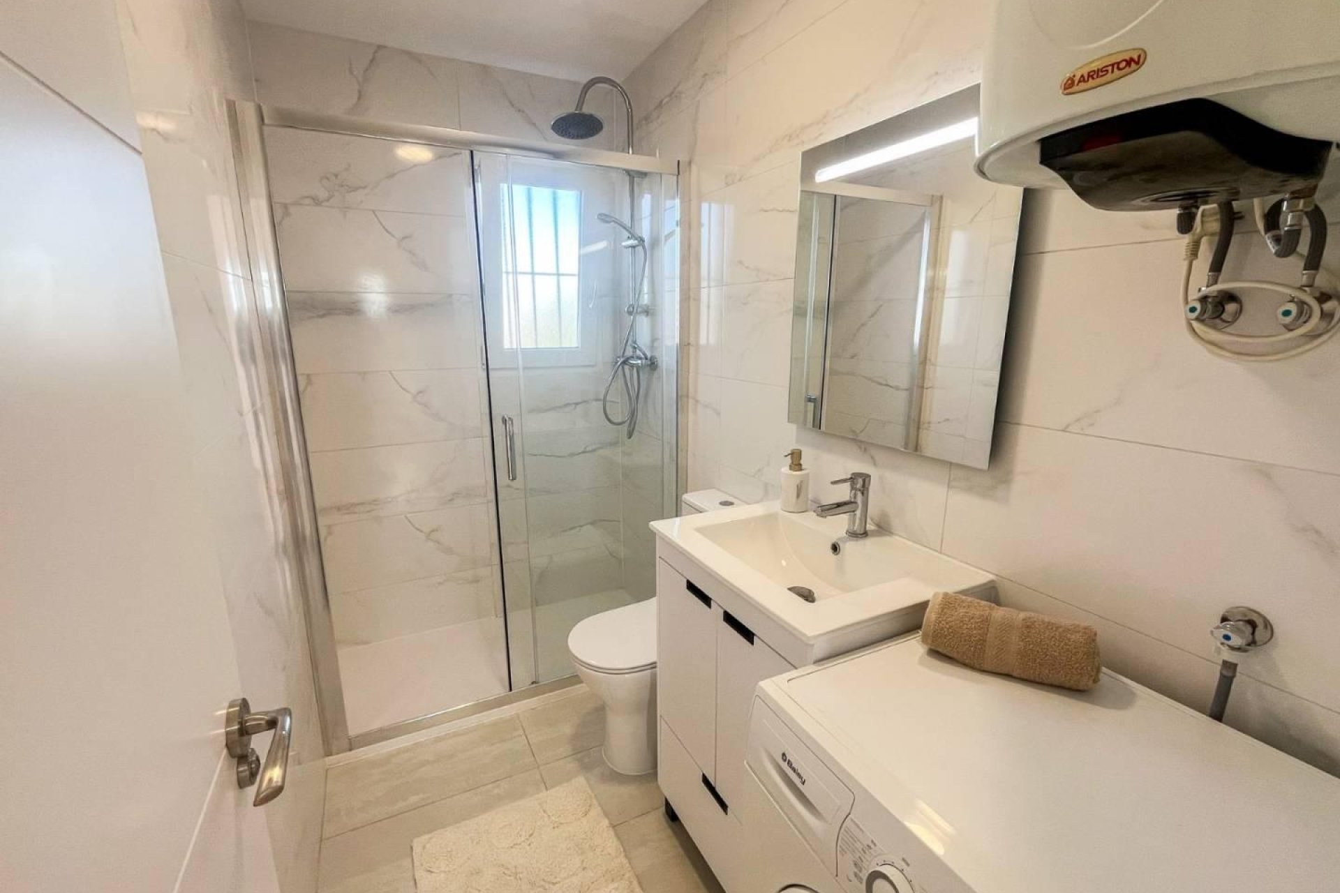 Resale - Apartment -
Torrevieja - Punta Prima