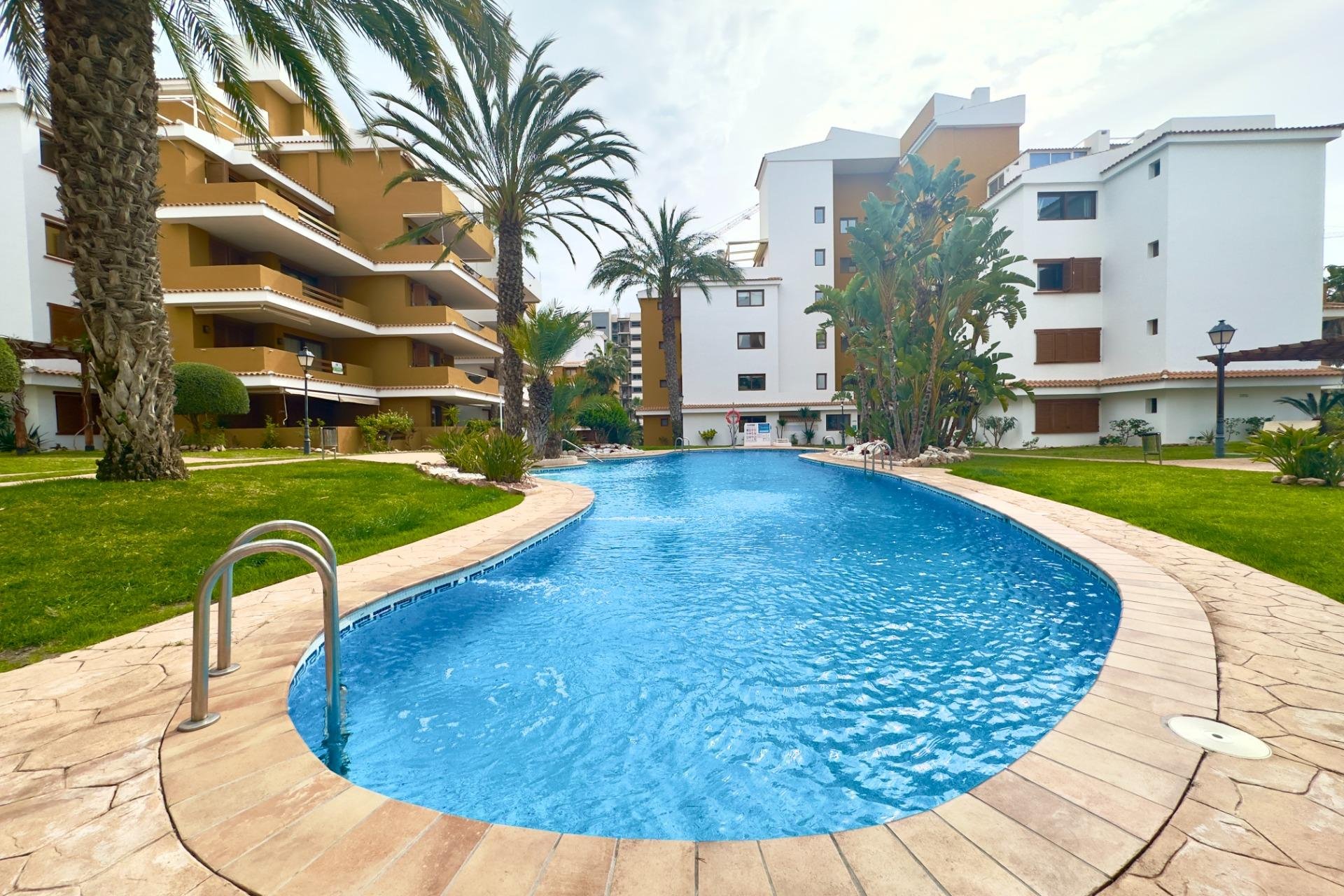 Resale - Apartment -
Torrevieja - Punta prima
