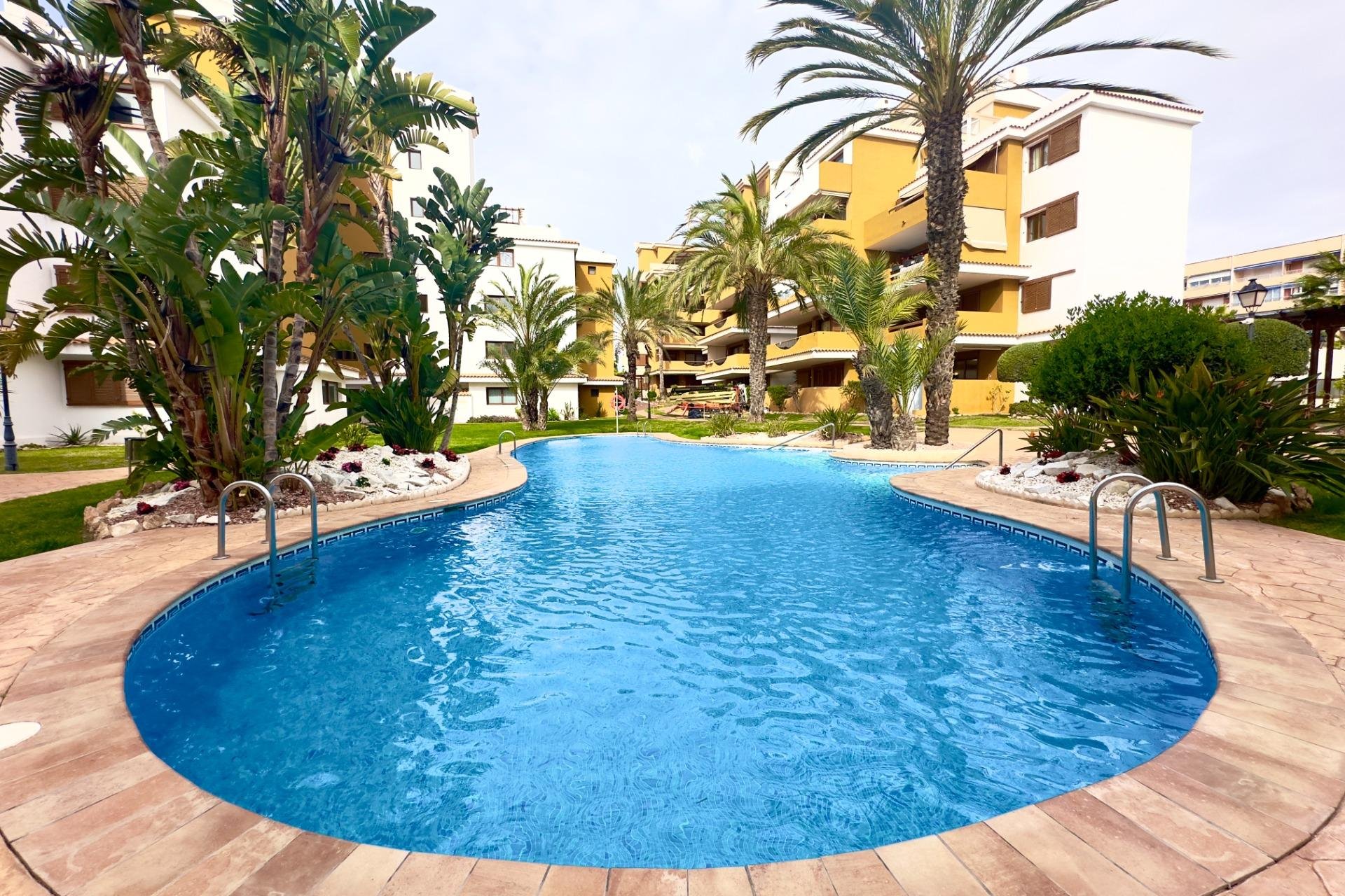 Resale - Apartment -
Torrevieja - Punta prima
