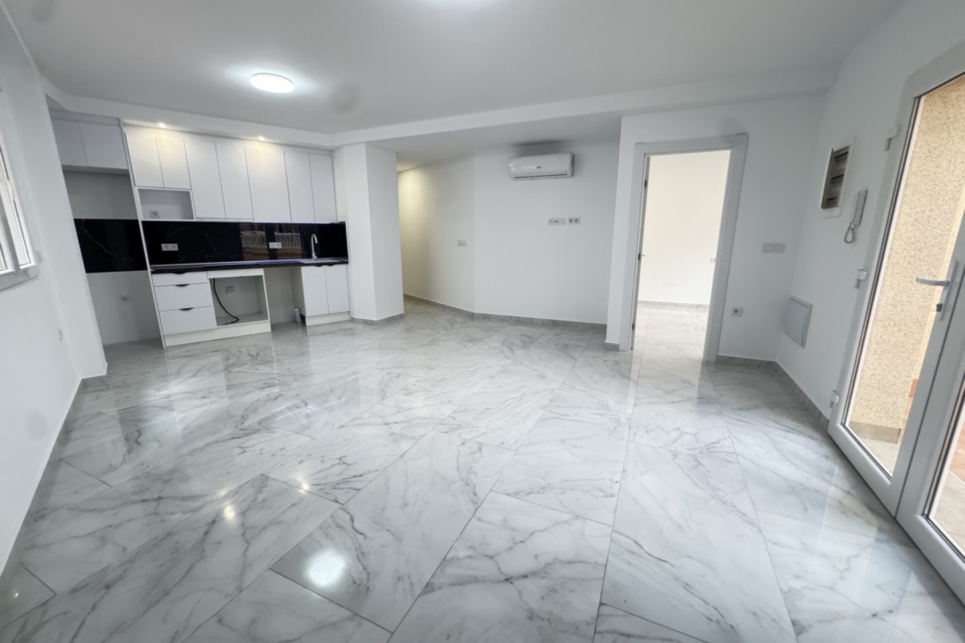 Resale - Apartment -
Torrevieja
