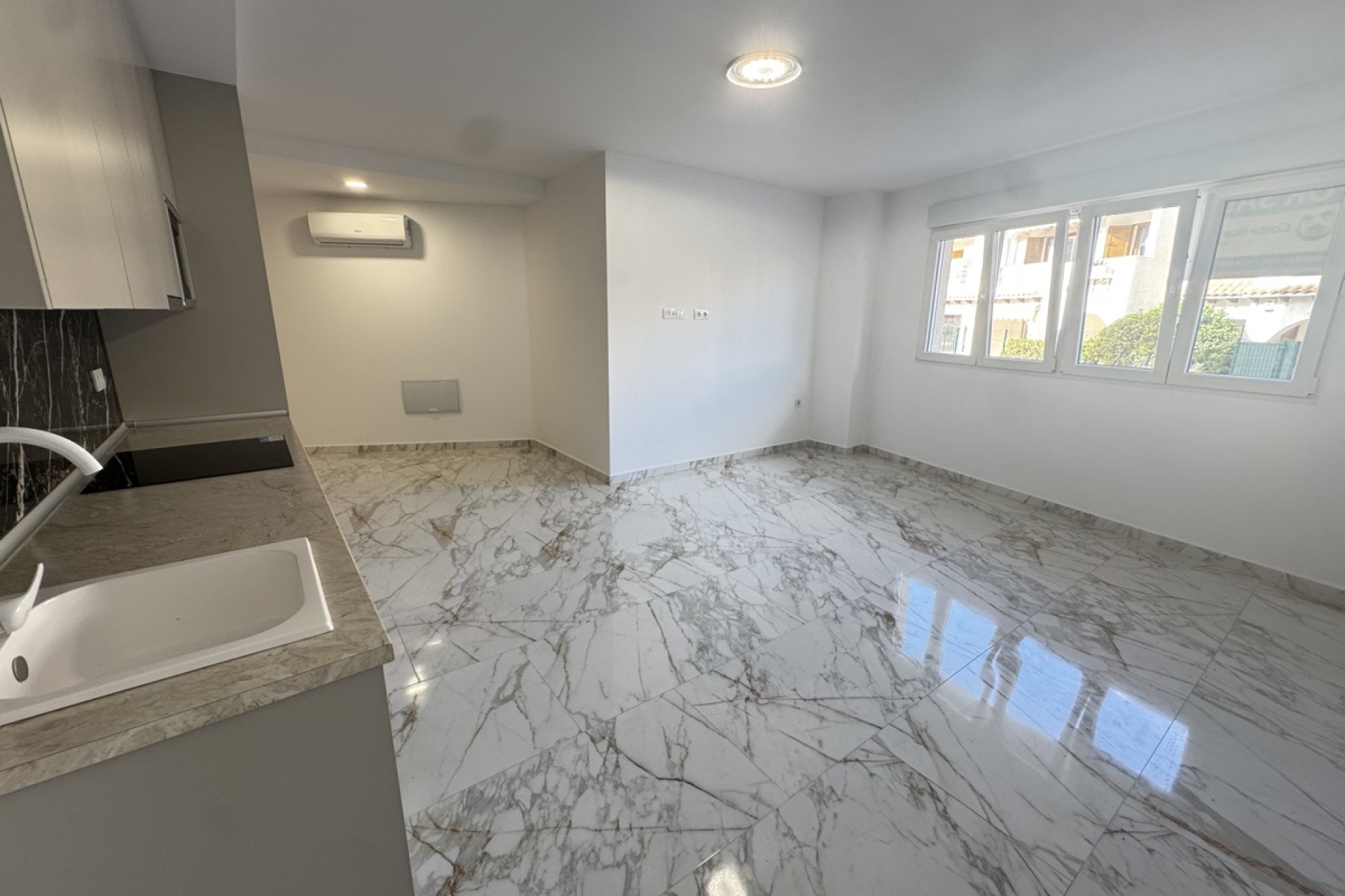 Resale - Apartment -
Torrevieja