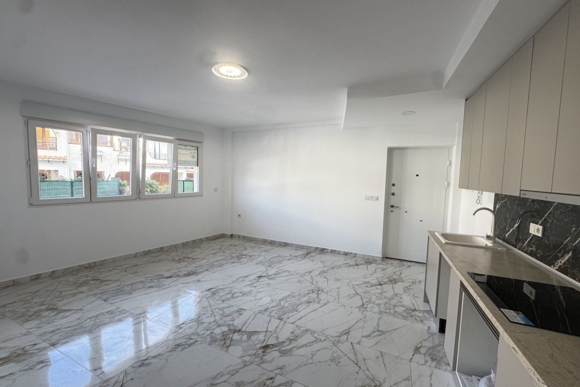 Resale - Apartment -
Torrevieja