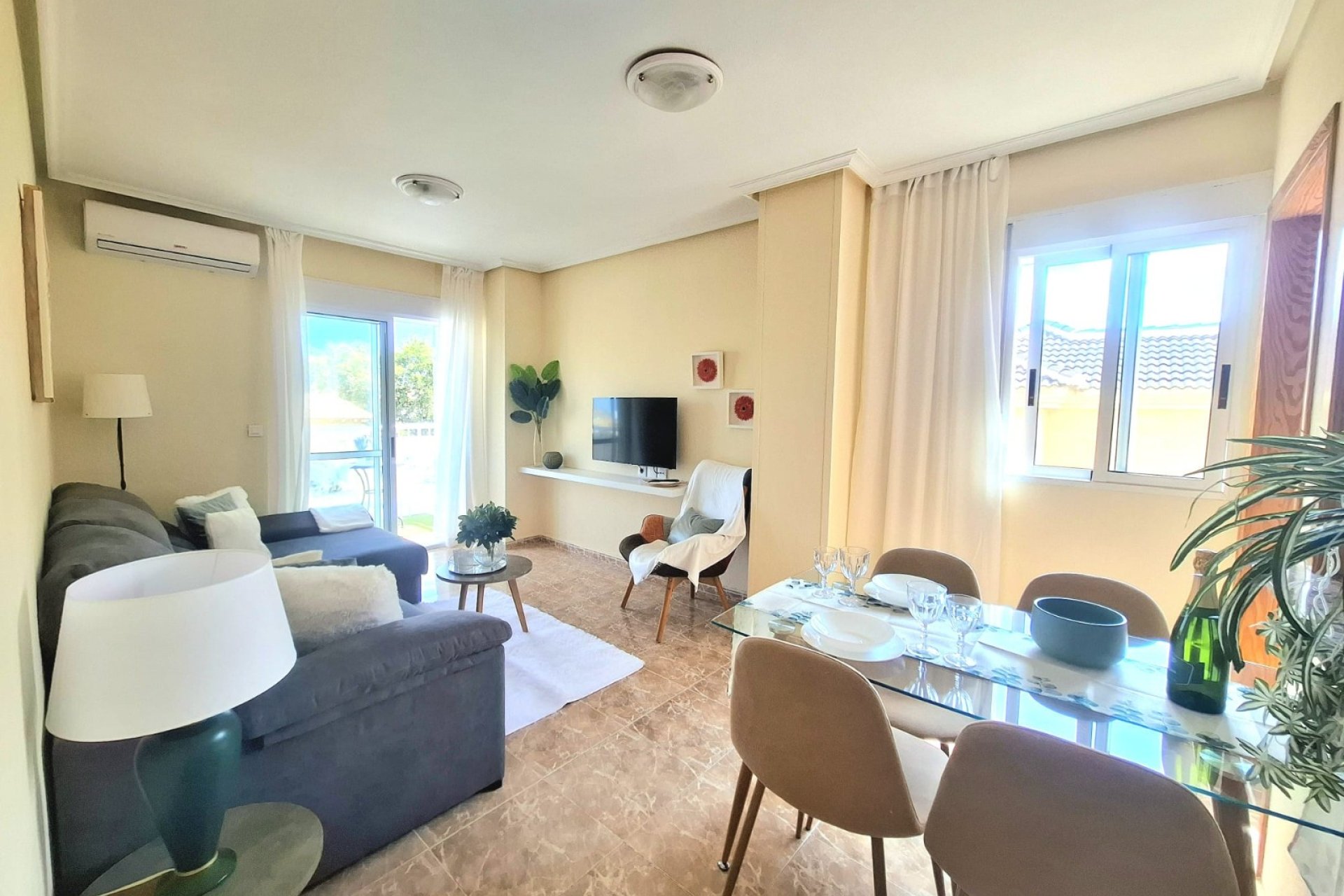 Resale - Apartment -
Torrevieja