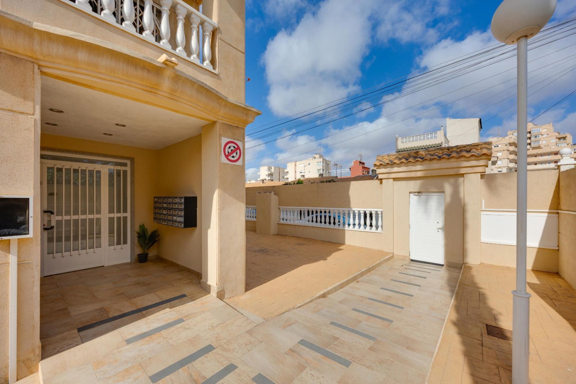 Resale - Apartment -
Torrevieja