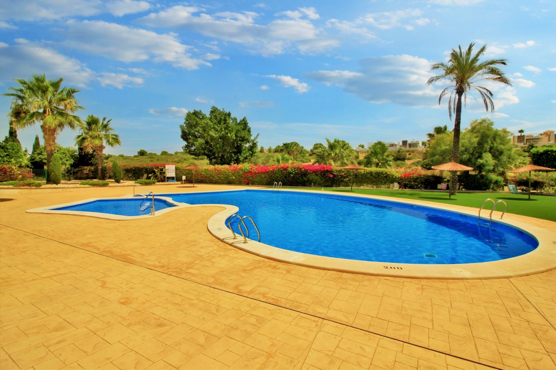 Resale - Apartment -
Villamartin - PAU 8