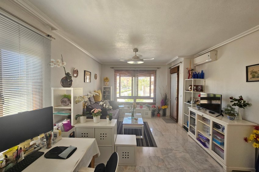 Resale - Apartment -
Villamartin - PAU 8