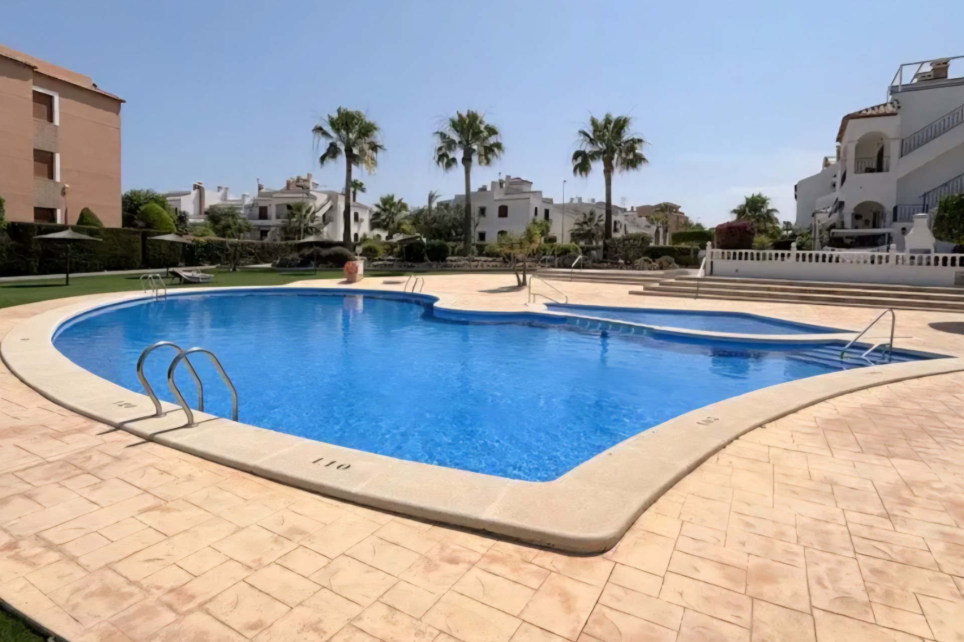 Resale - Apartment -
Villamartin - PAU 8