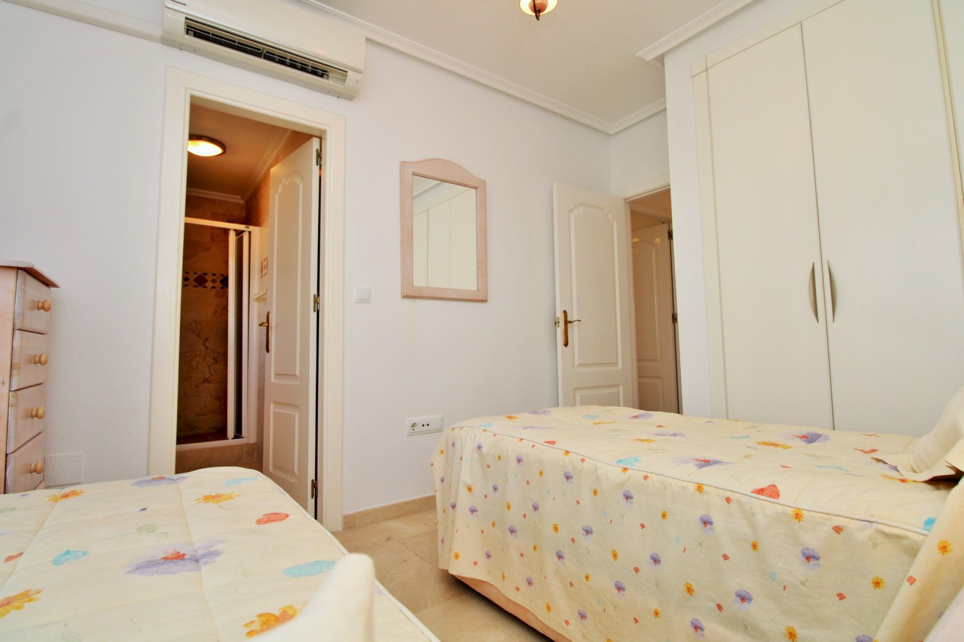 Resale - Apartment -
Villamartin - PAU 8