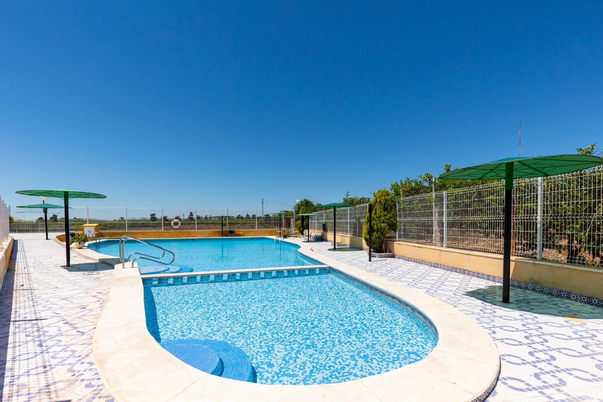Resale - Bungalow -
Guardamar del Segura - El moncayo