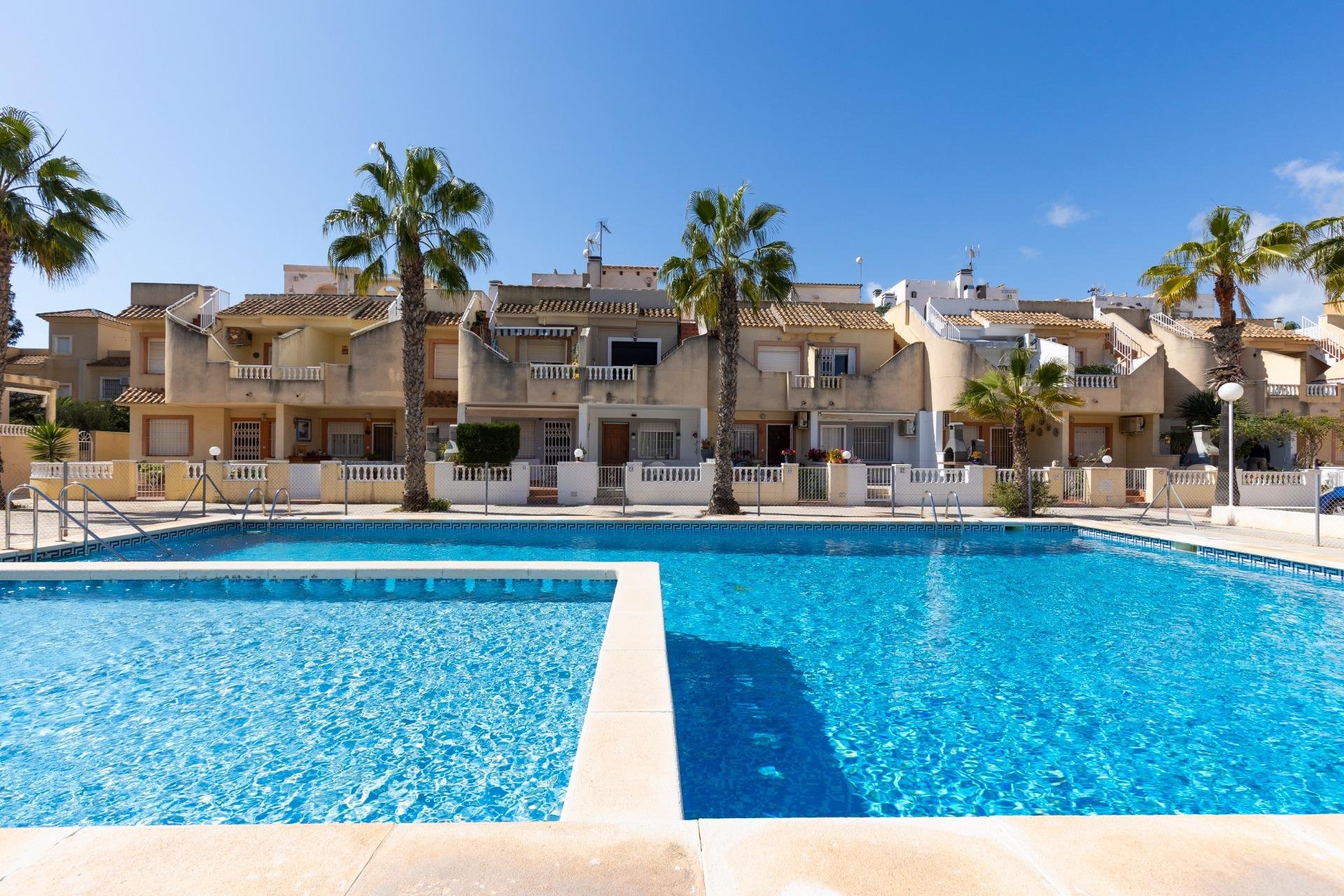 Resale - Bungalow -
Guardamar del Segura - Urbanizaciones