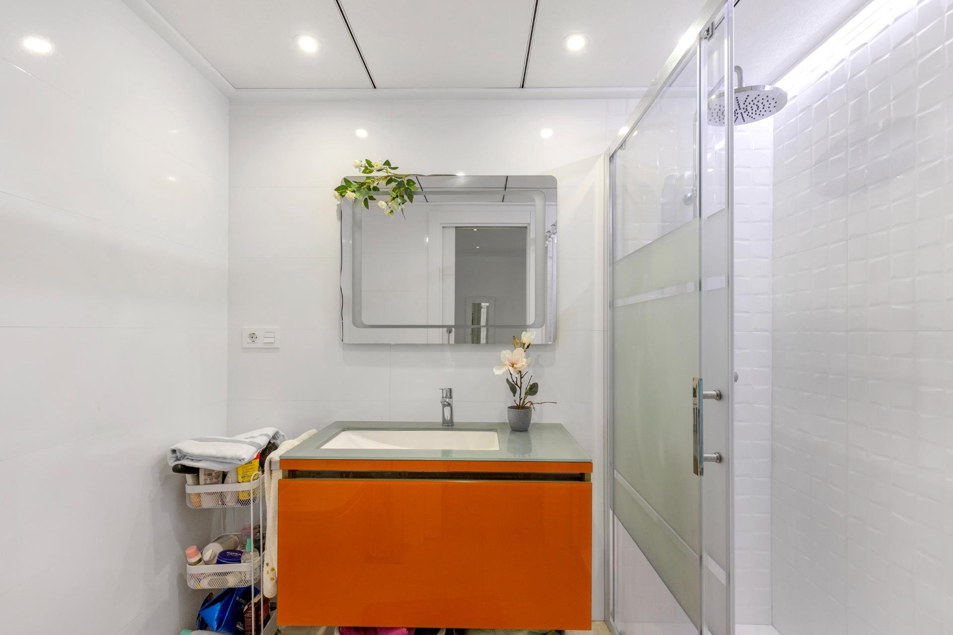 Resale - Bungalow -
Guardamar del Segura - Urbanizaciones