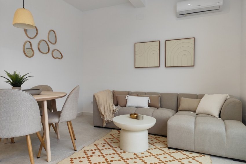 Resale - Bungalow -
La Siesta