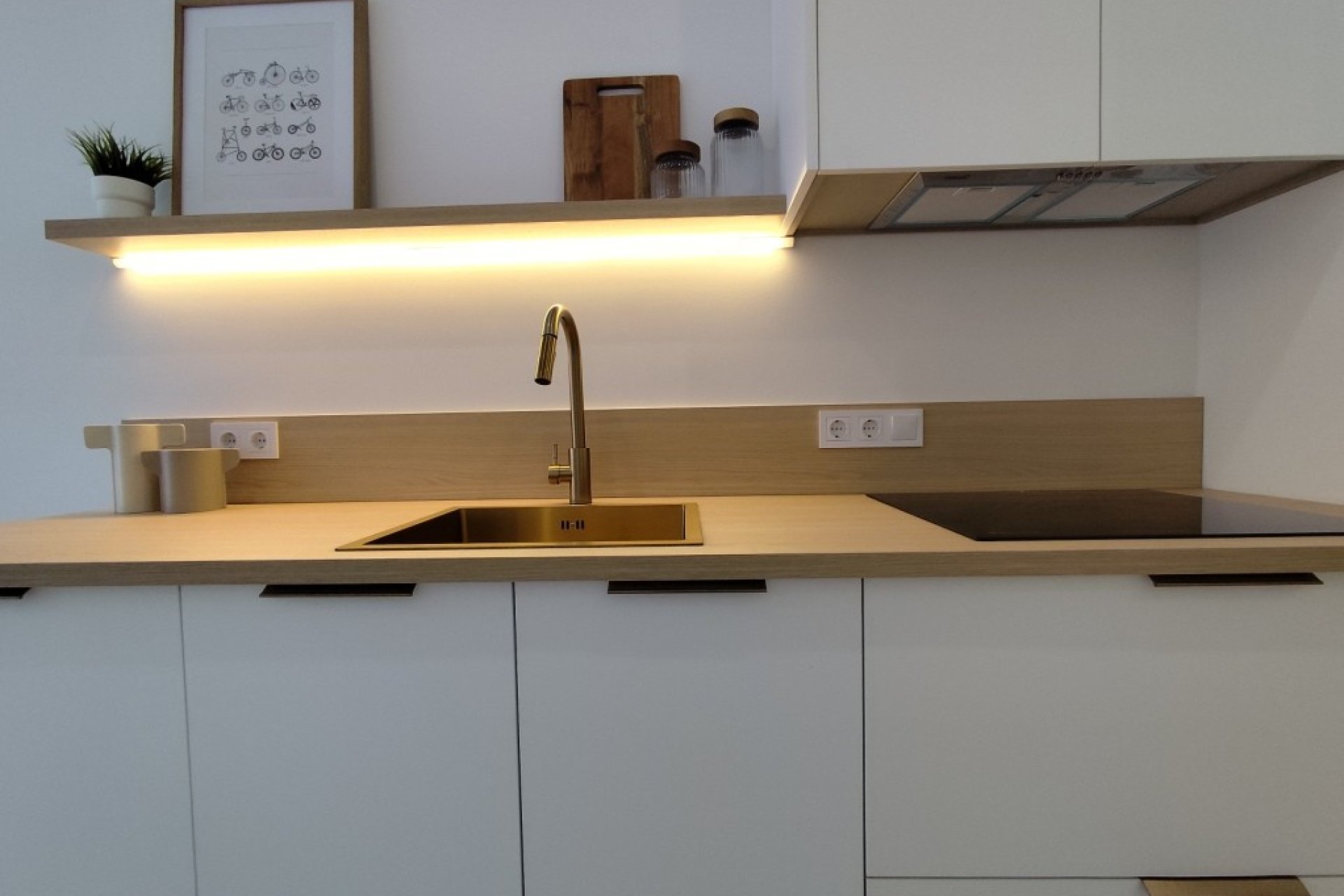 Resale - Bungalow -
La Siesta