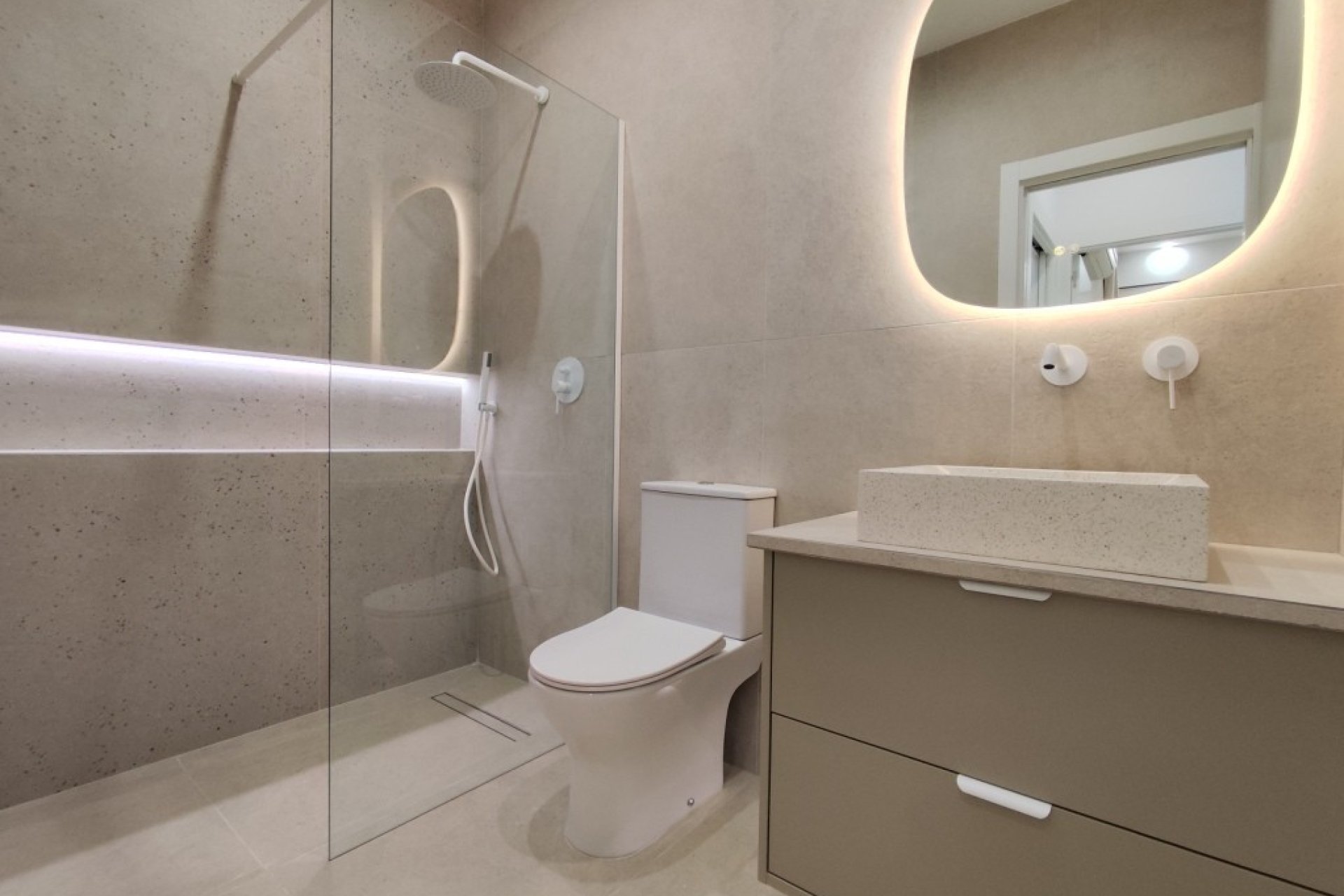 Resale - Bungalow -
La Siesta