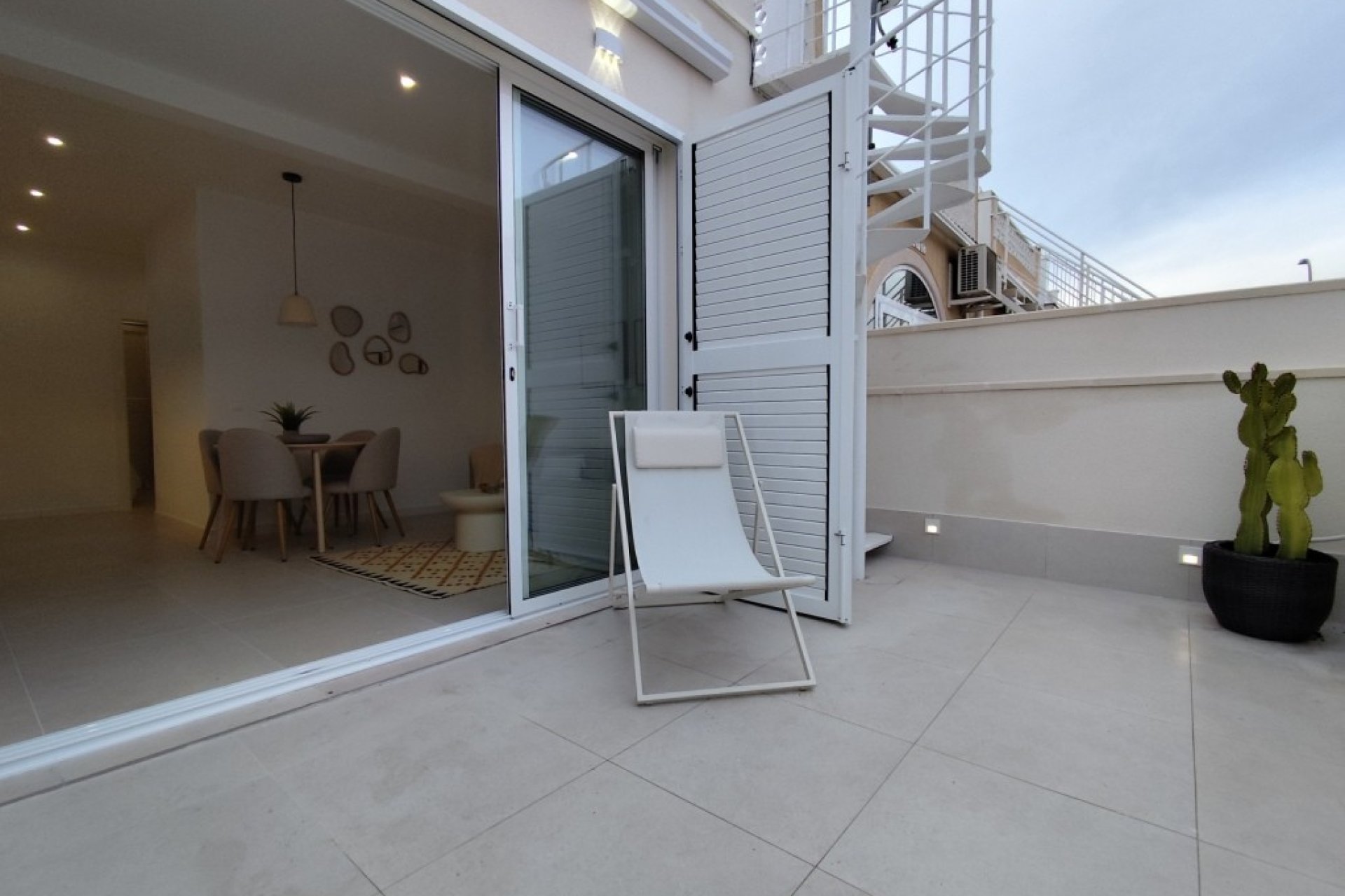 Resale - Bungalow -
La Siesta