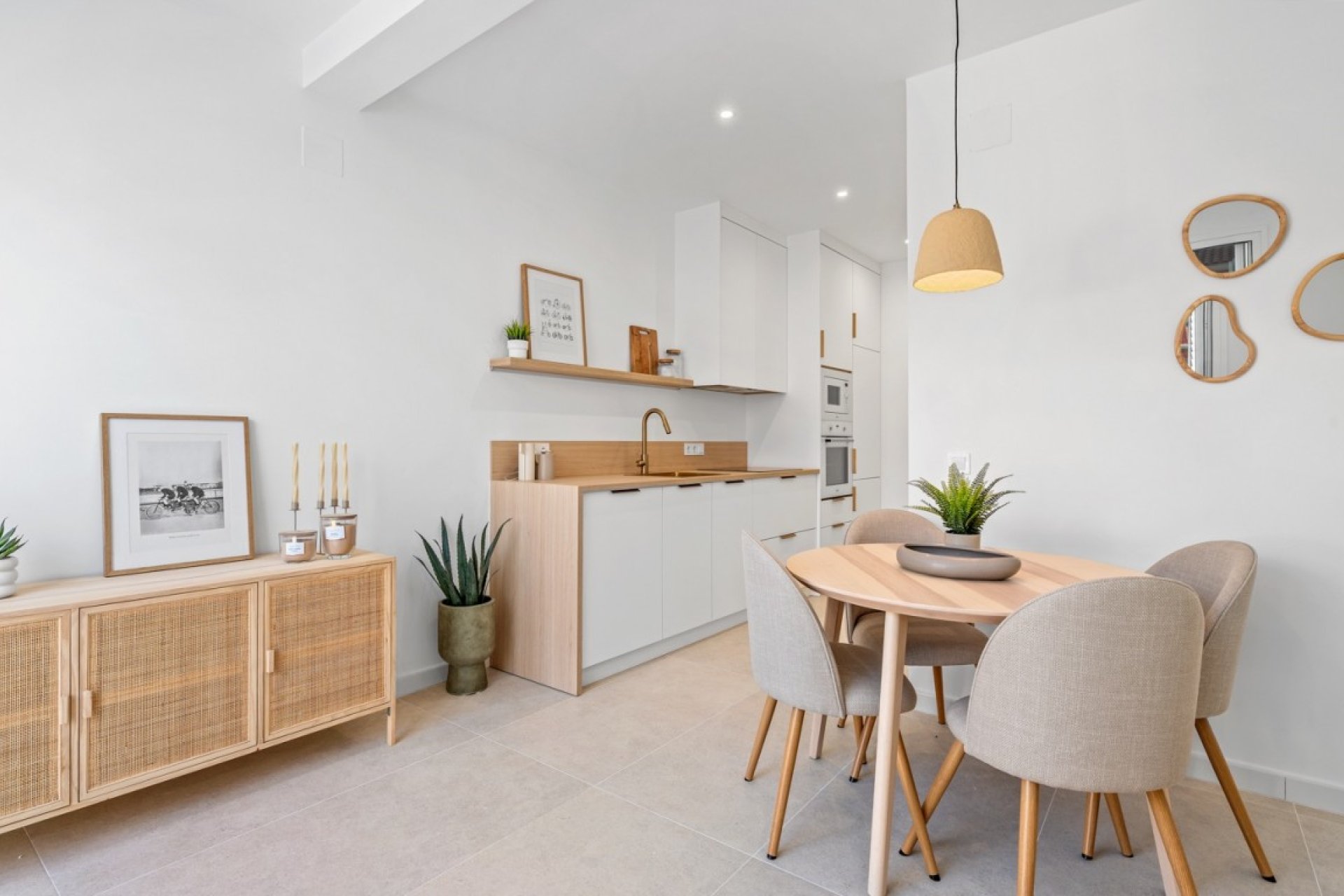 Resale - Bungalow -
La Siesta