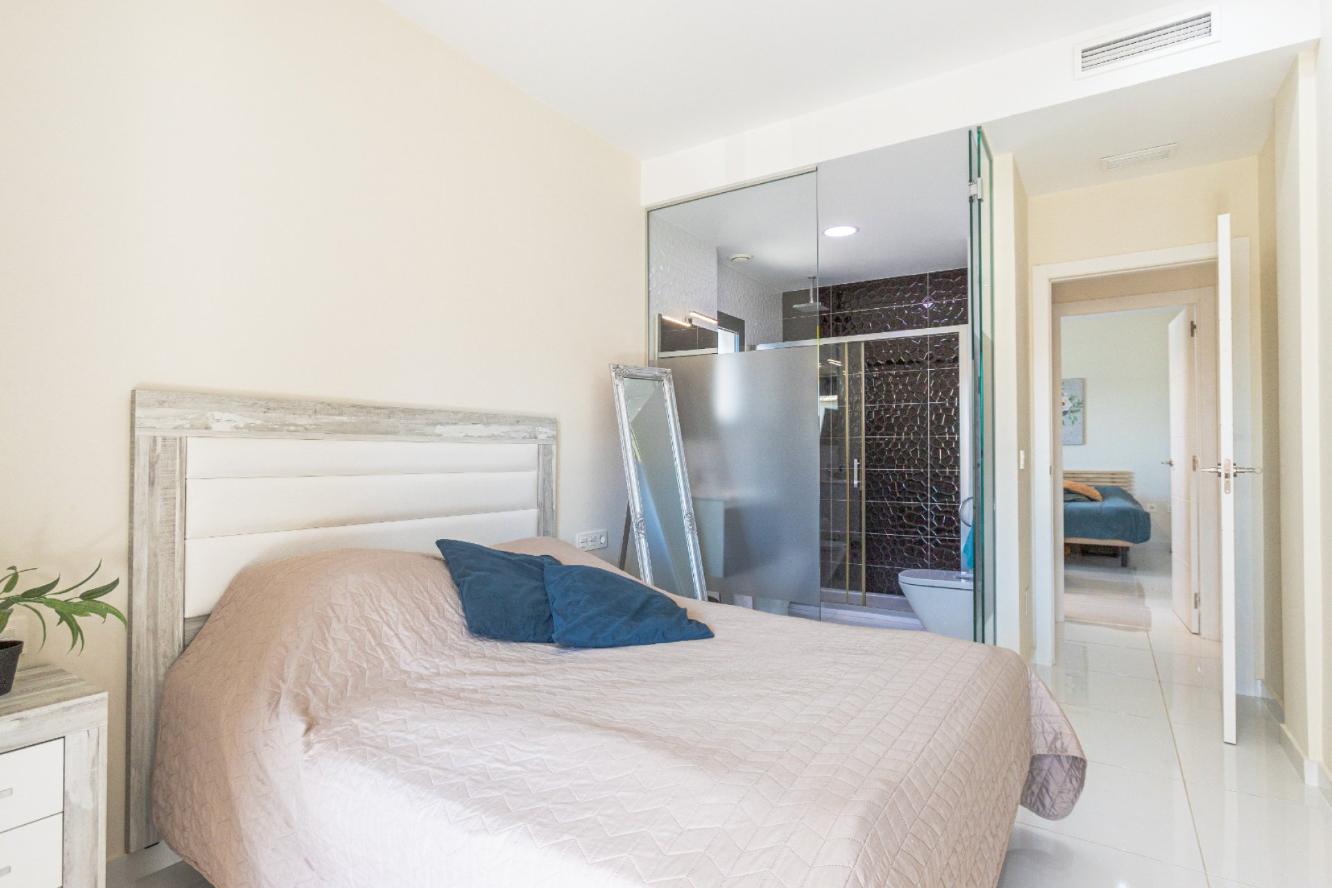 Resale - Bungalow -
Los Altos