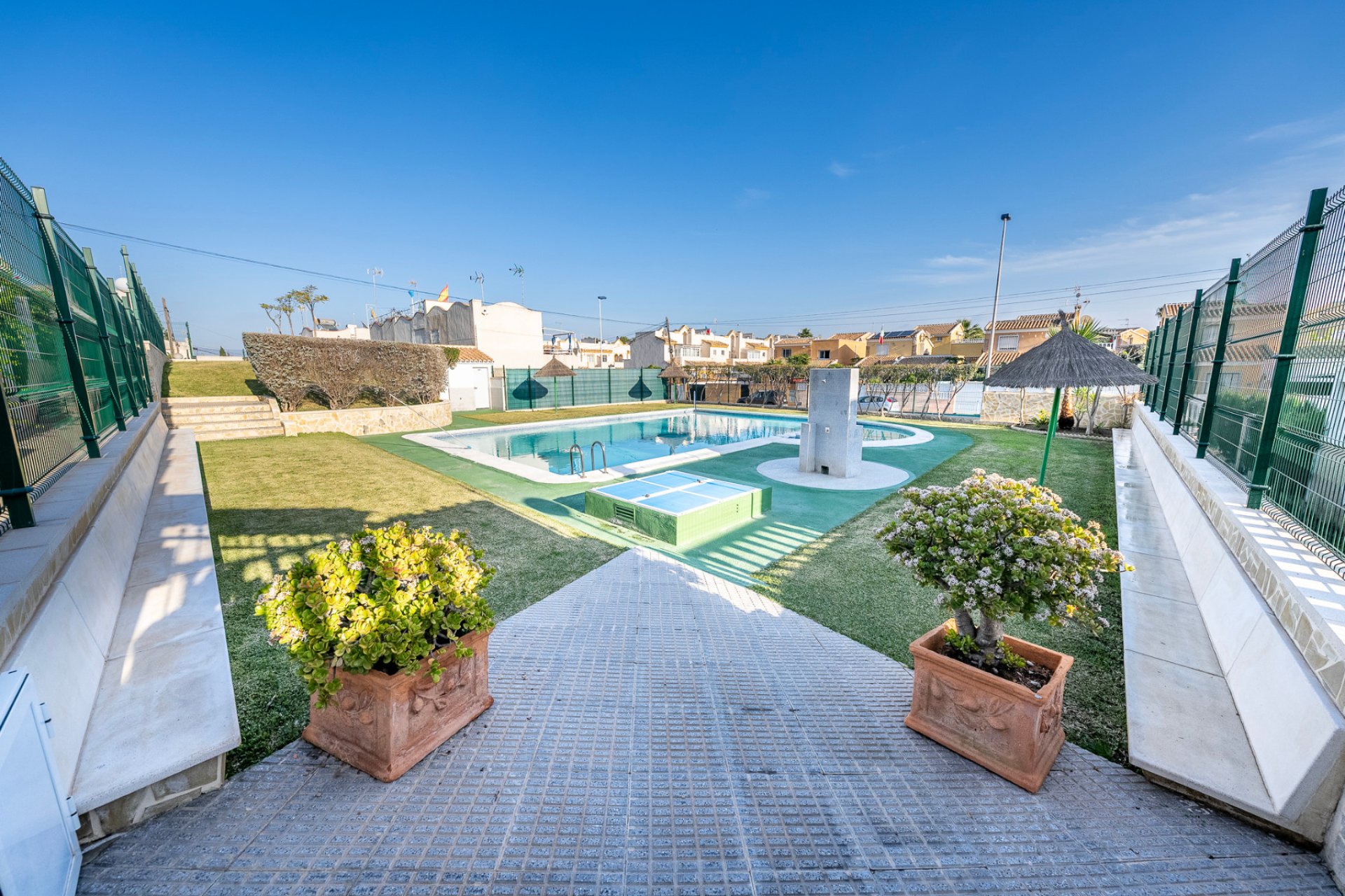 Resale - Bungalow -
Los Balcones