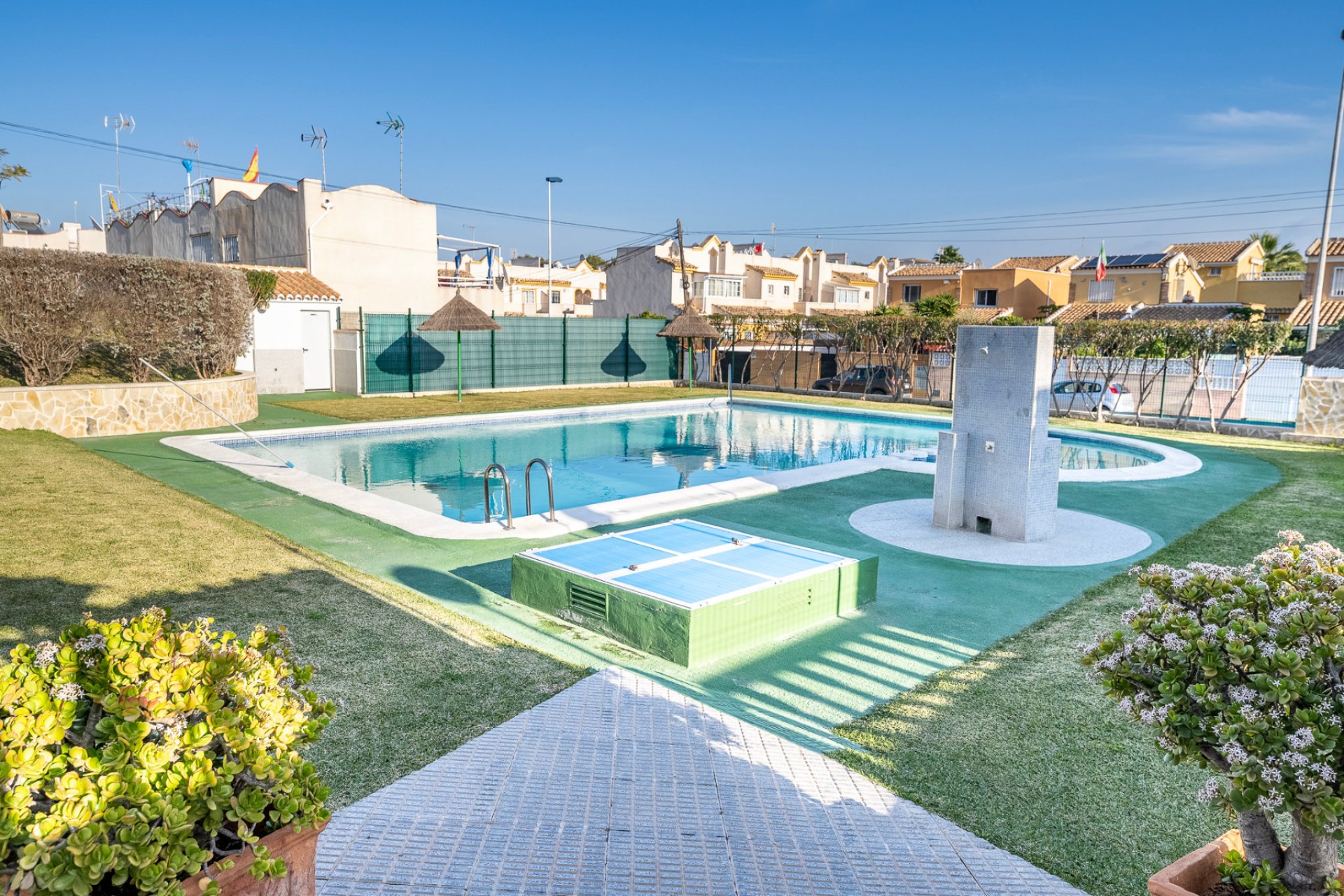 Resale - Bungalow -
Los Balcones
