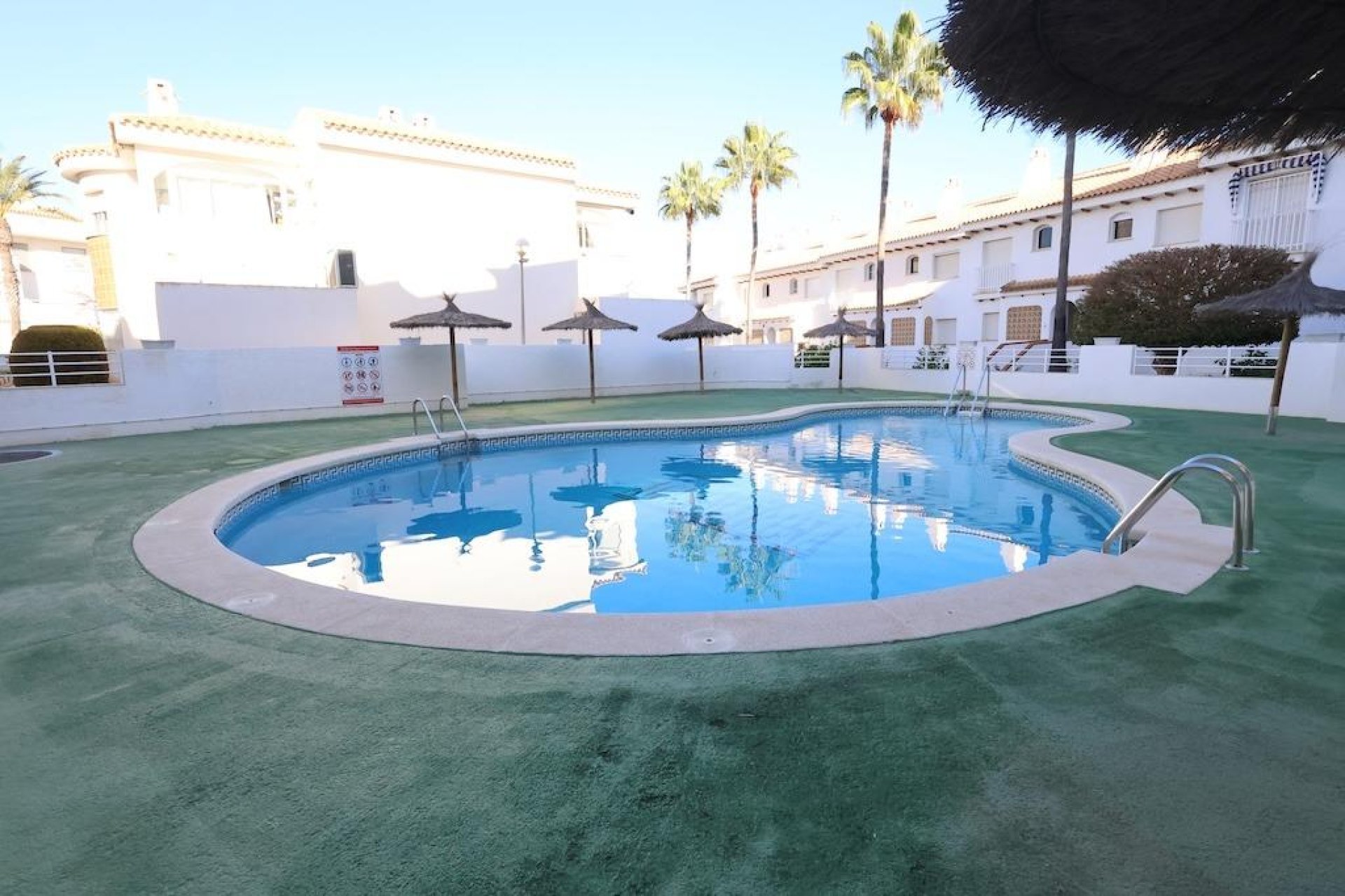 Resale - Bungalow -
Orihuela Costa - Campoamor