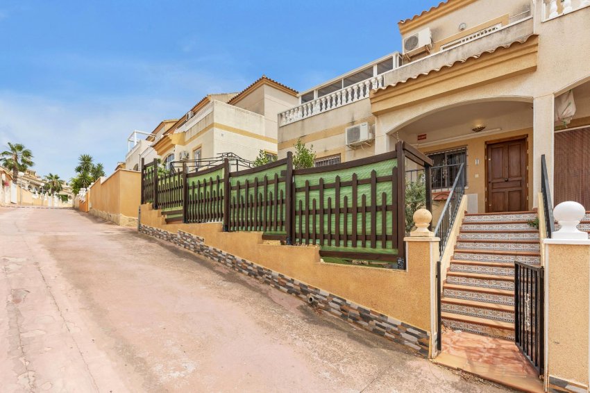 Resale - Bungalow -
Orihuela Costa - La Florida