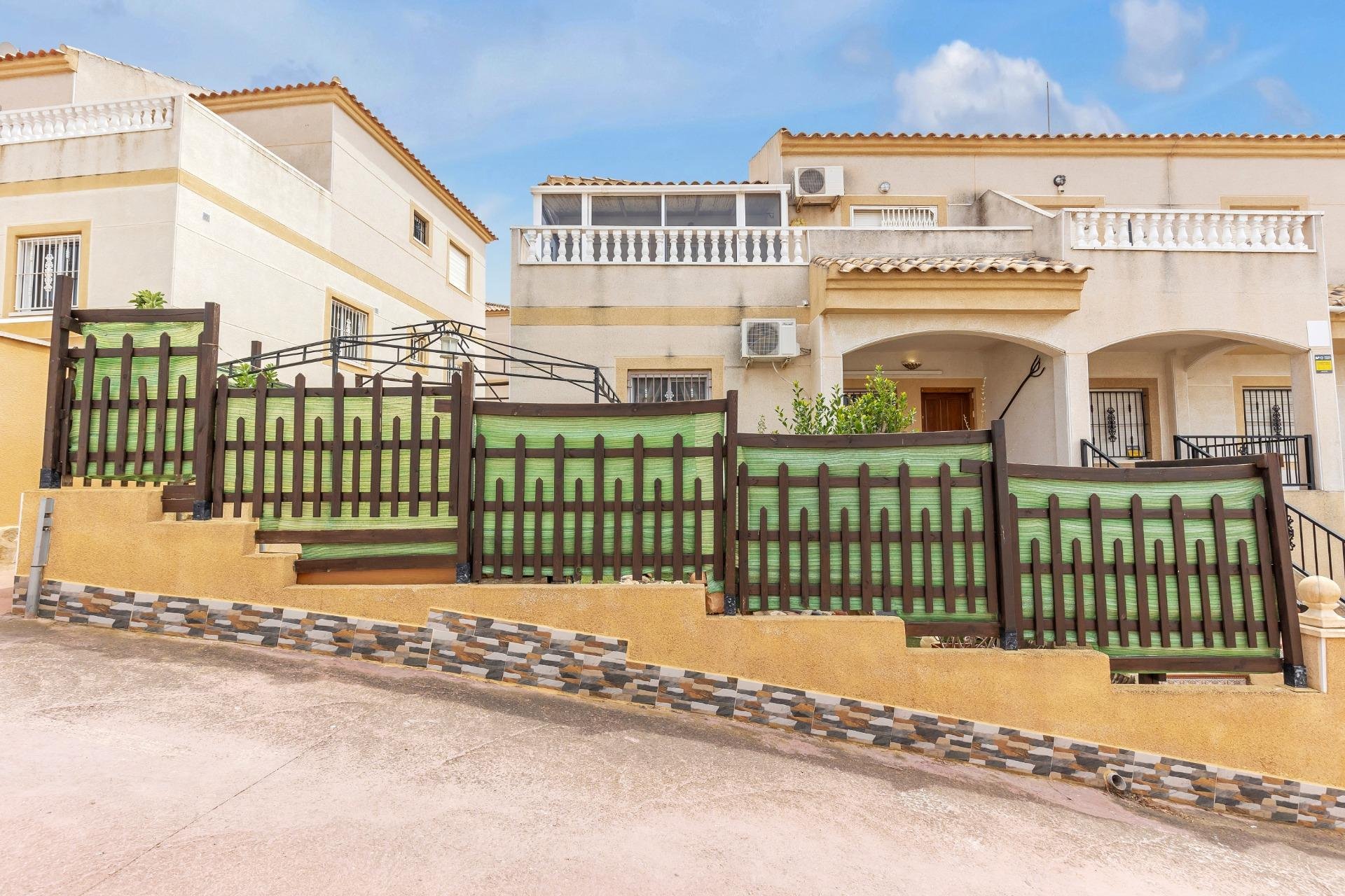 Resale - Bungalow -
Orihuela Costa - La Florida